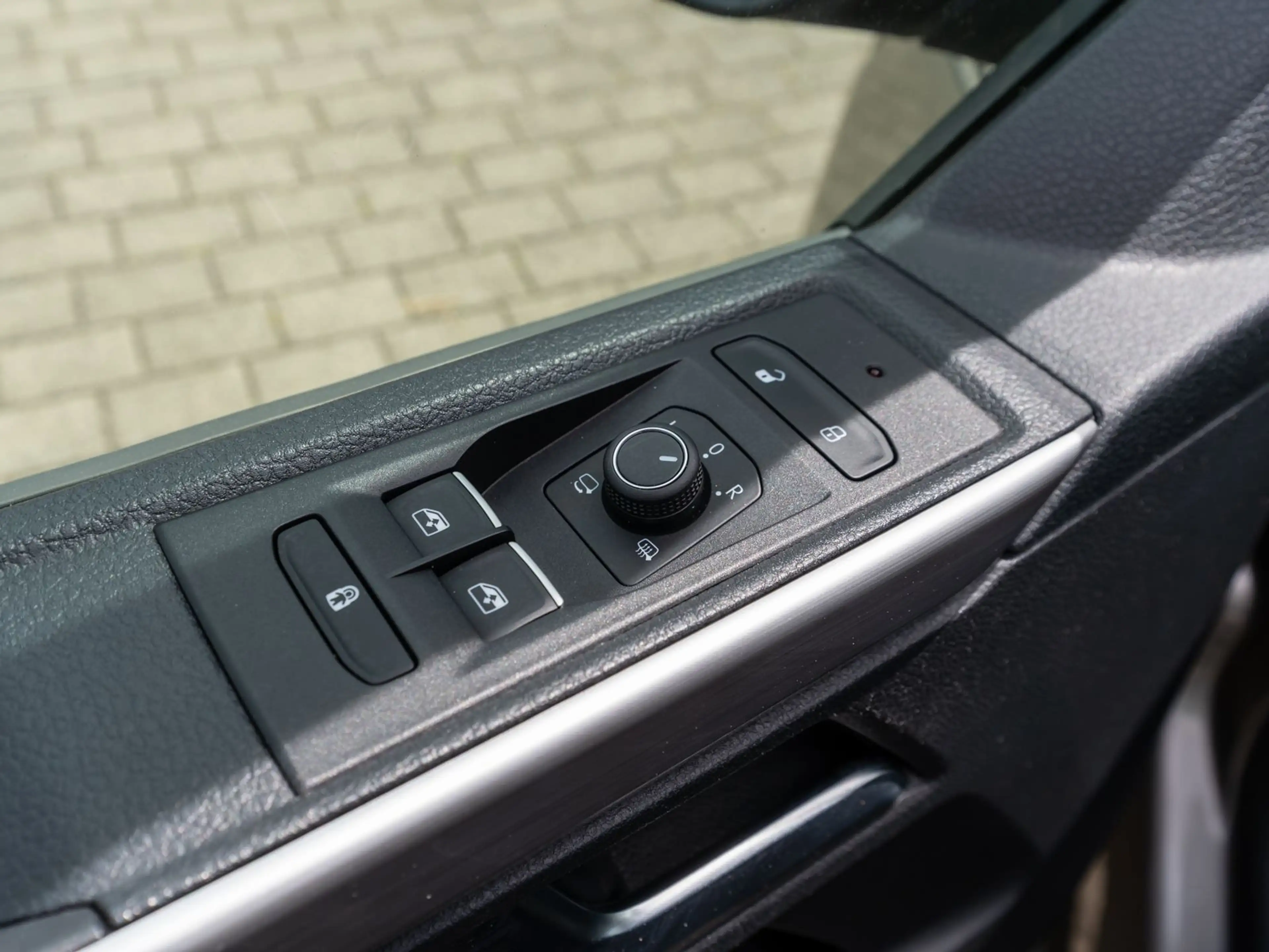 Volkswagen T6.1 Multivan Comfortline 2,0 TDI DSG Navi AHK — photo 11