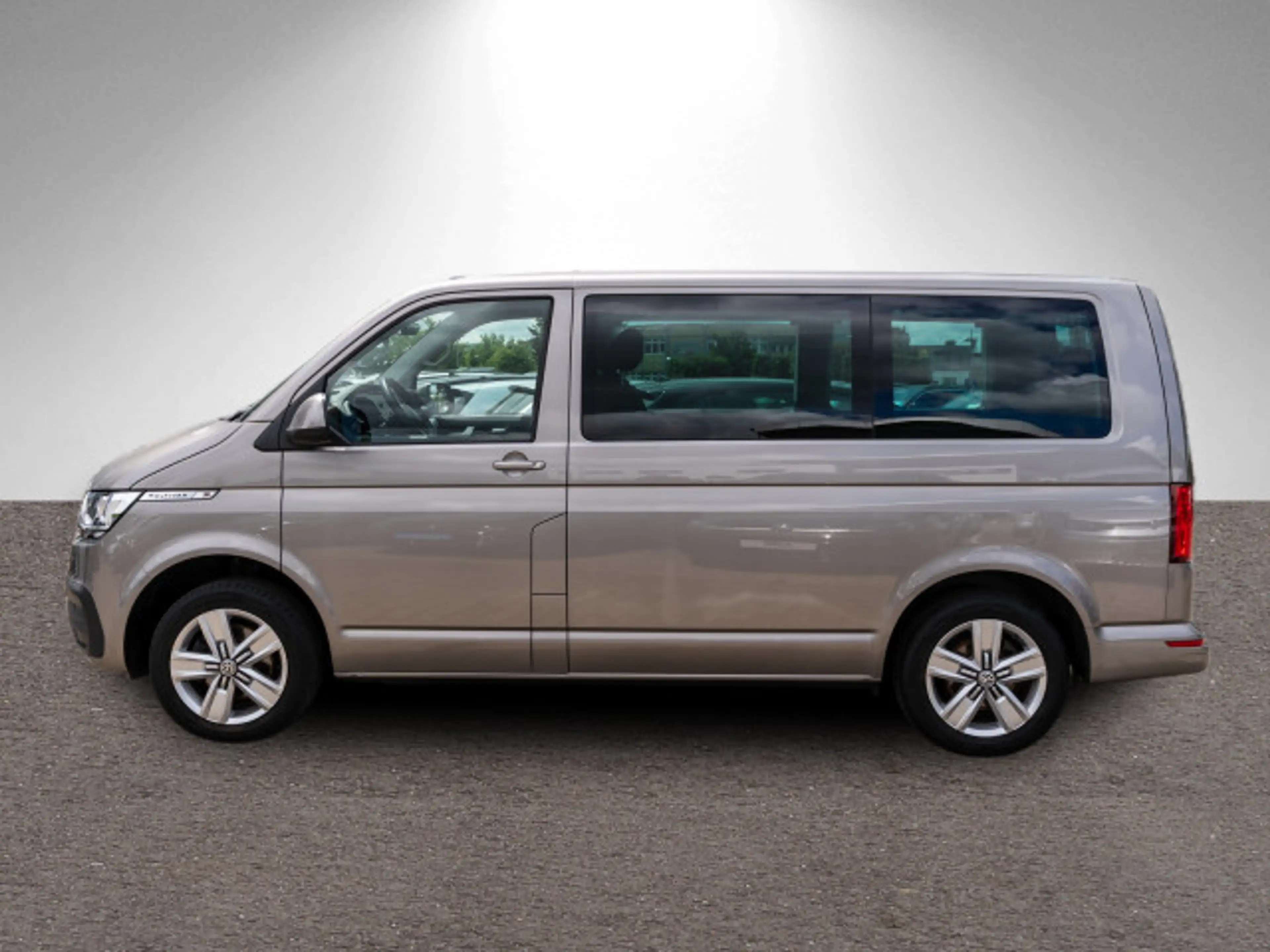 Volkswagen T6.1 Multivan Comfortline 2,0 TDI DSG Navi AHK — photo 4