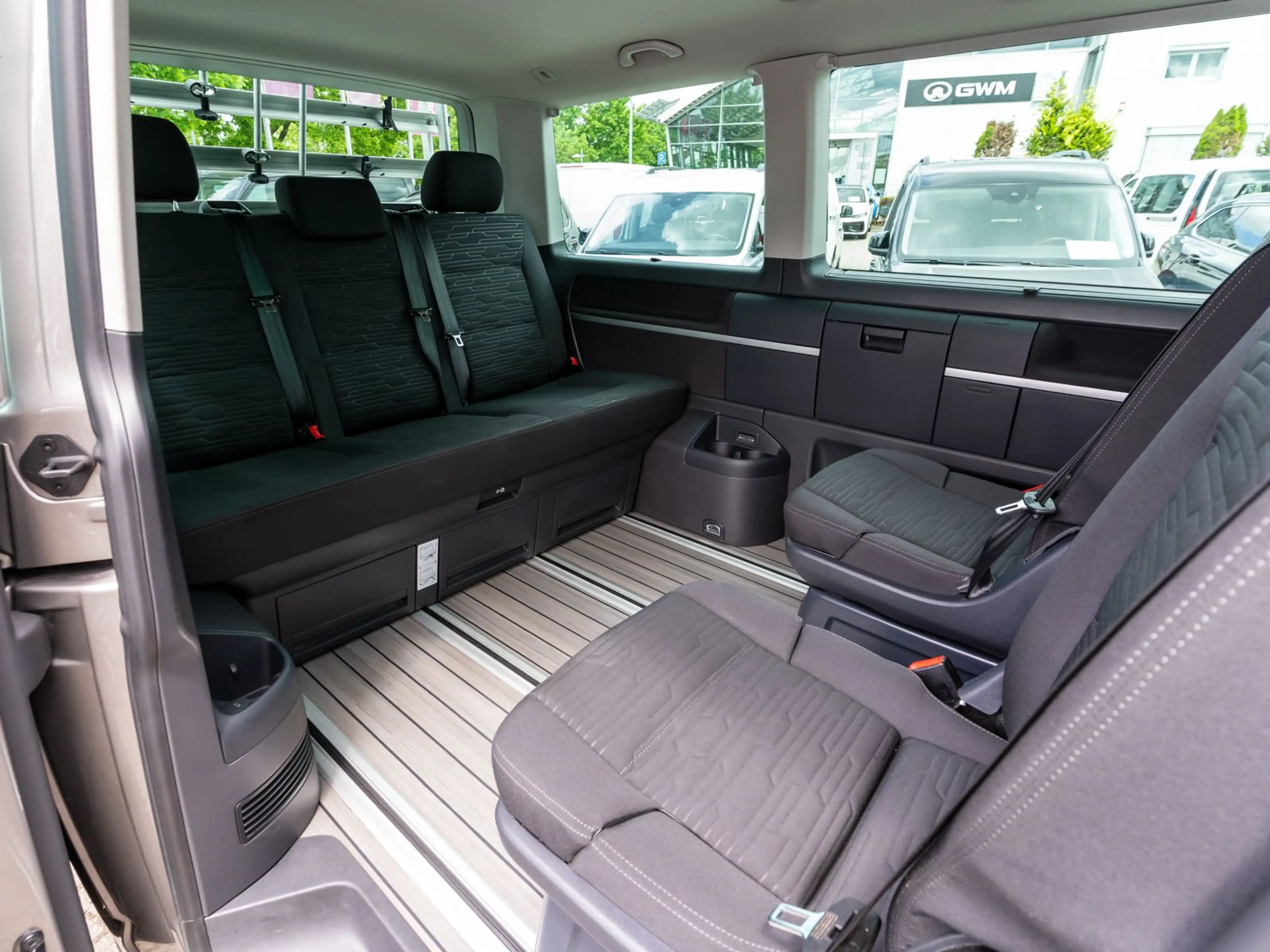 Volkswagen T6.1 Multivan Comfortline 2,0 TDI DSG Navi AHK — photo 8