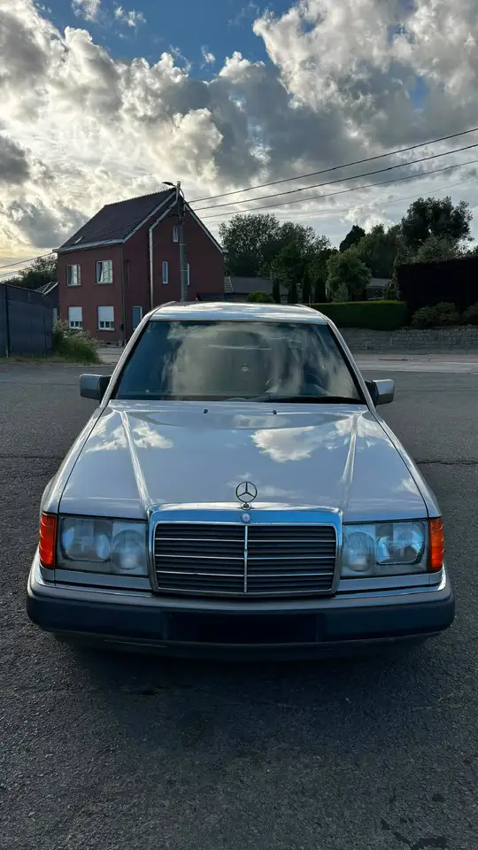 Mercedes-Benz 230