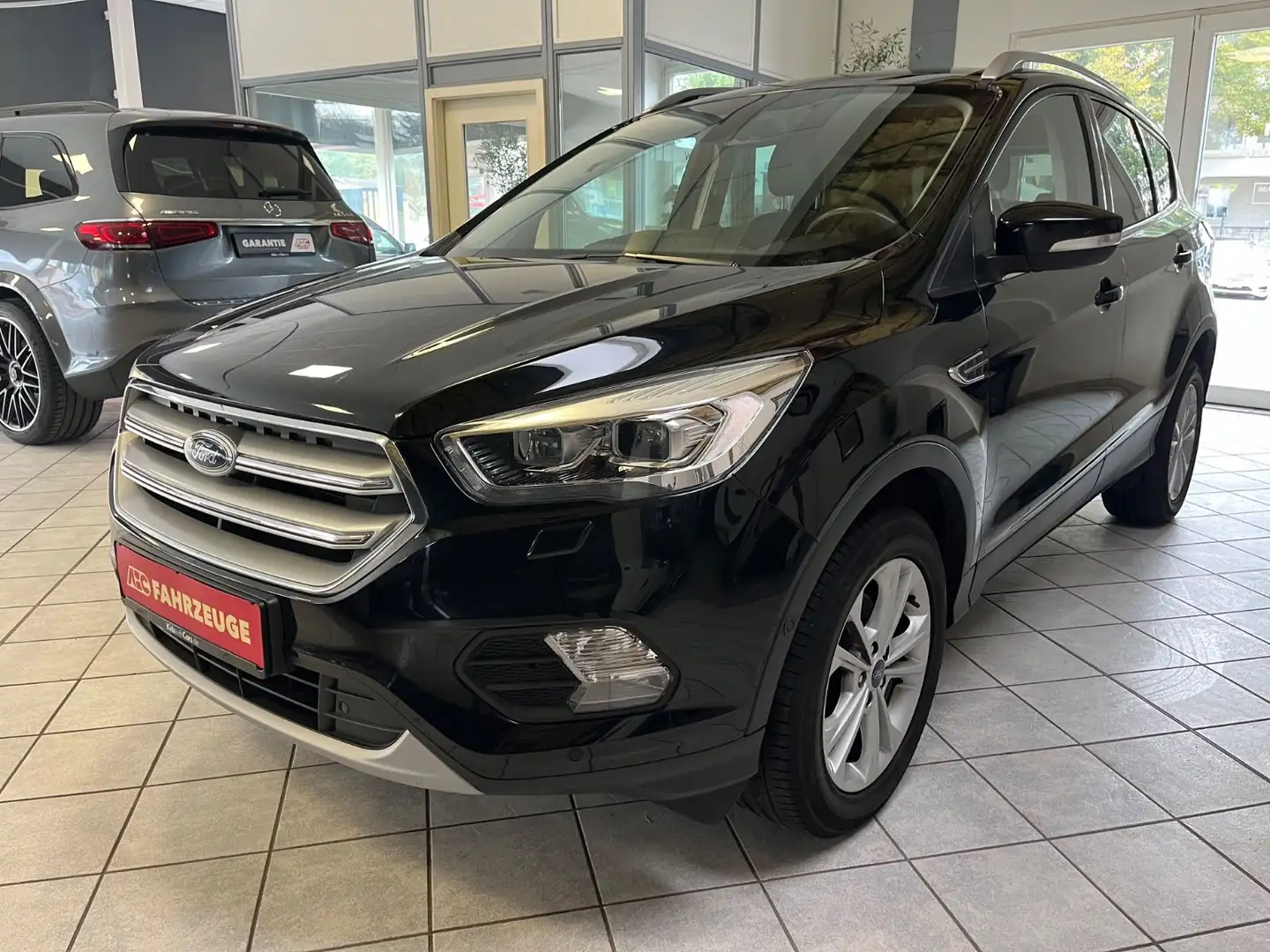 Ford Kuga 1.5 Titanium 2.Hand / TÜV NEU / Insp. NEU / Schwarz - 2