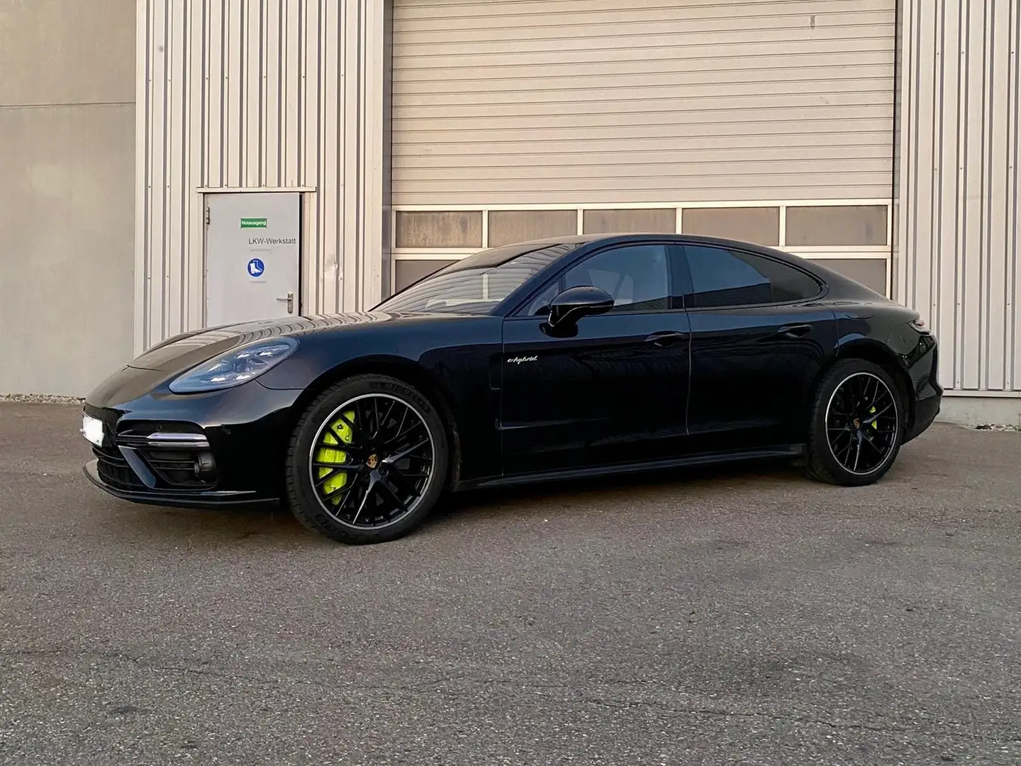 Porsche Panamera Turbo S E-Hybrid Schwarz - 1