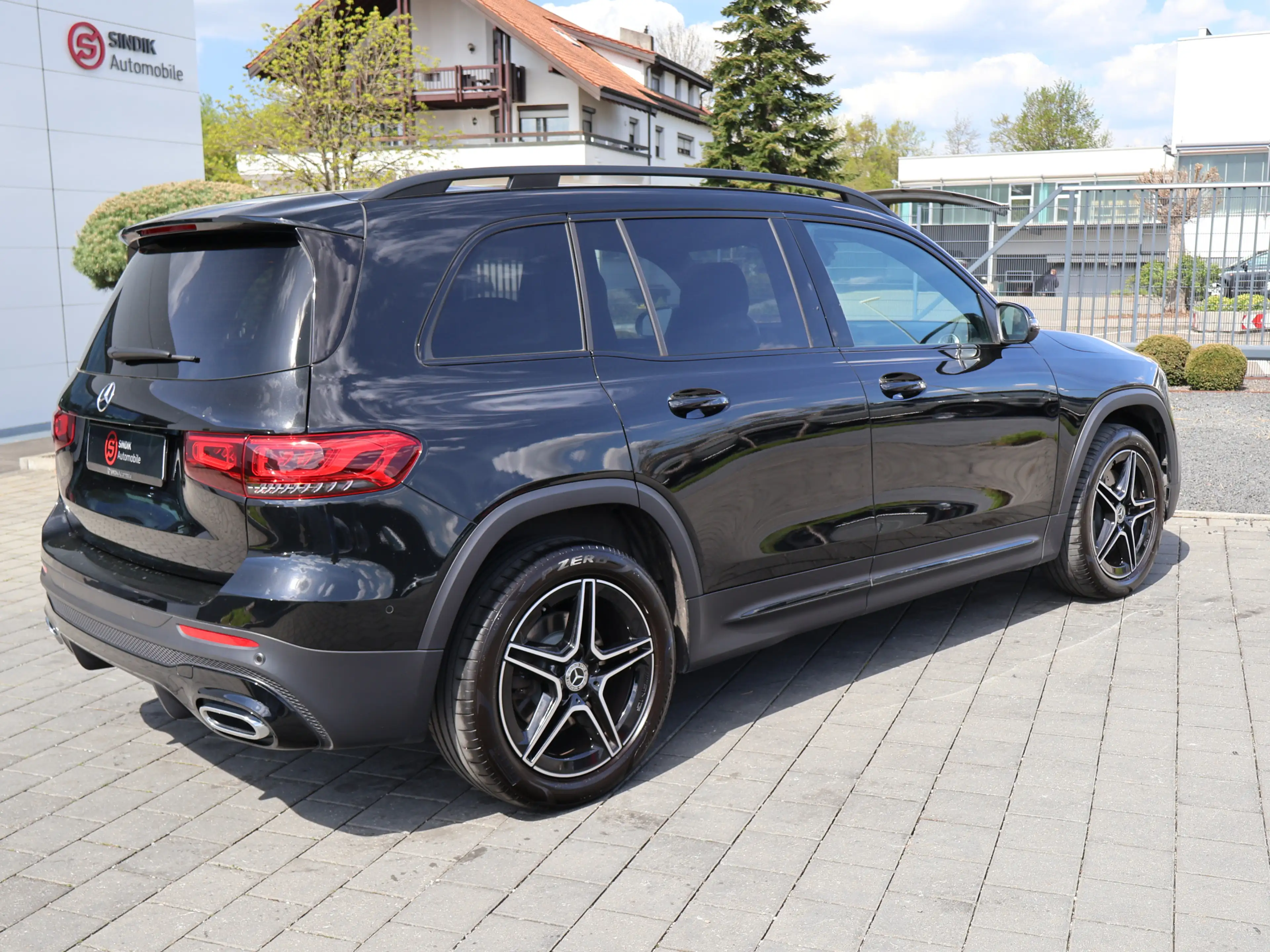 Mercedes-Benz GLB 220 d AMG-NightP.-Distronic-AHK-Kamera-Ambie — photo 9