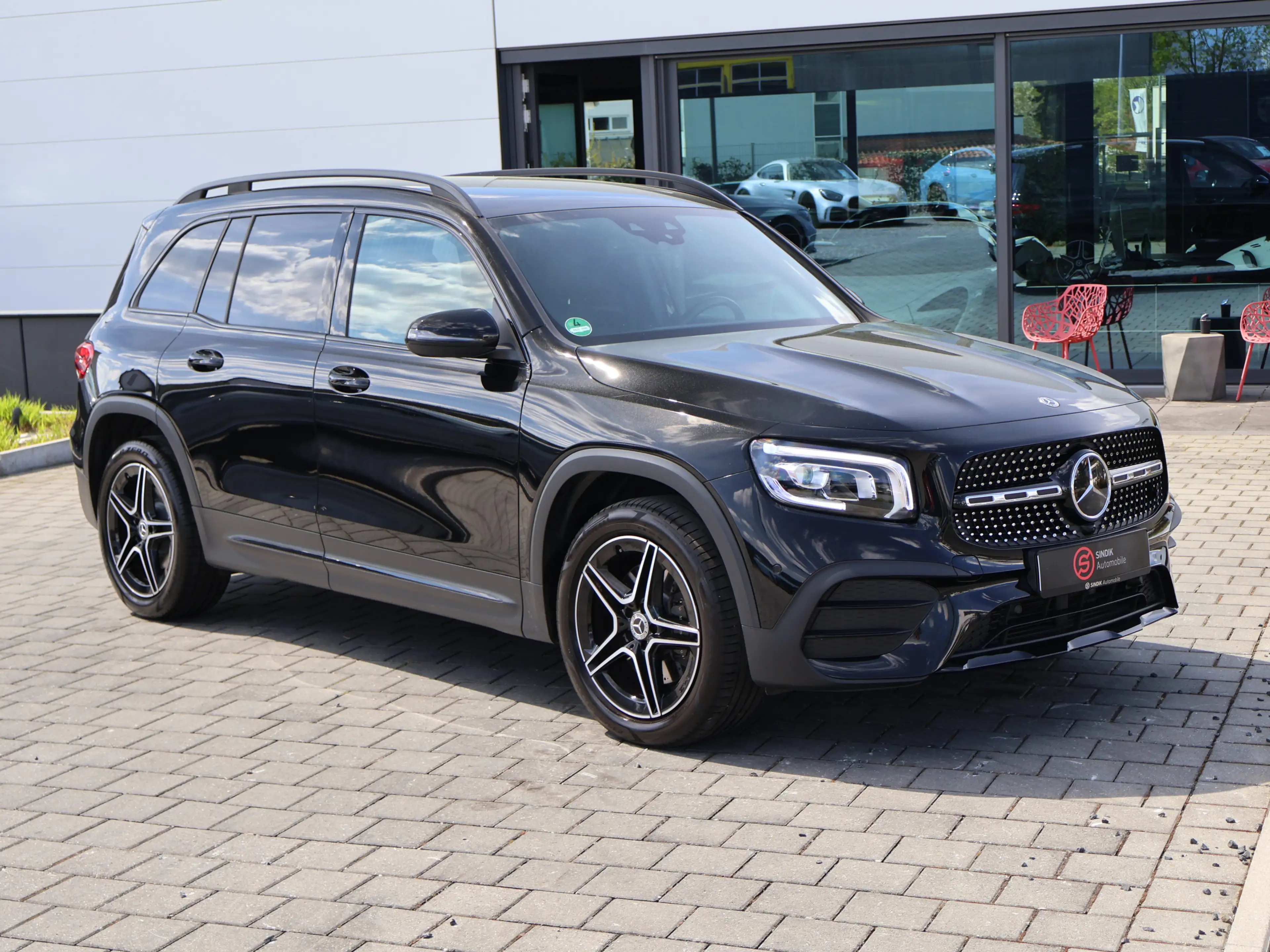 Mercedes-Benz GLB 220 d AMG-NightP.-Distronic-AHK-Kamera-Ambie — photo 3