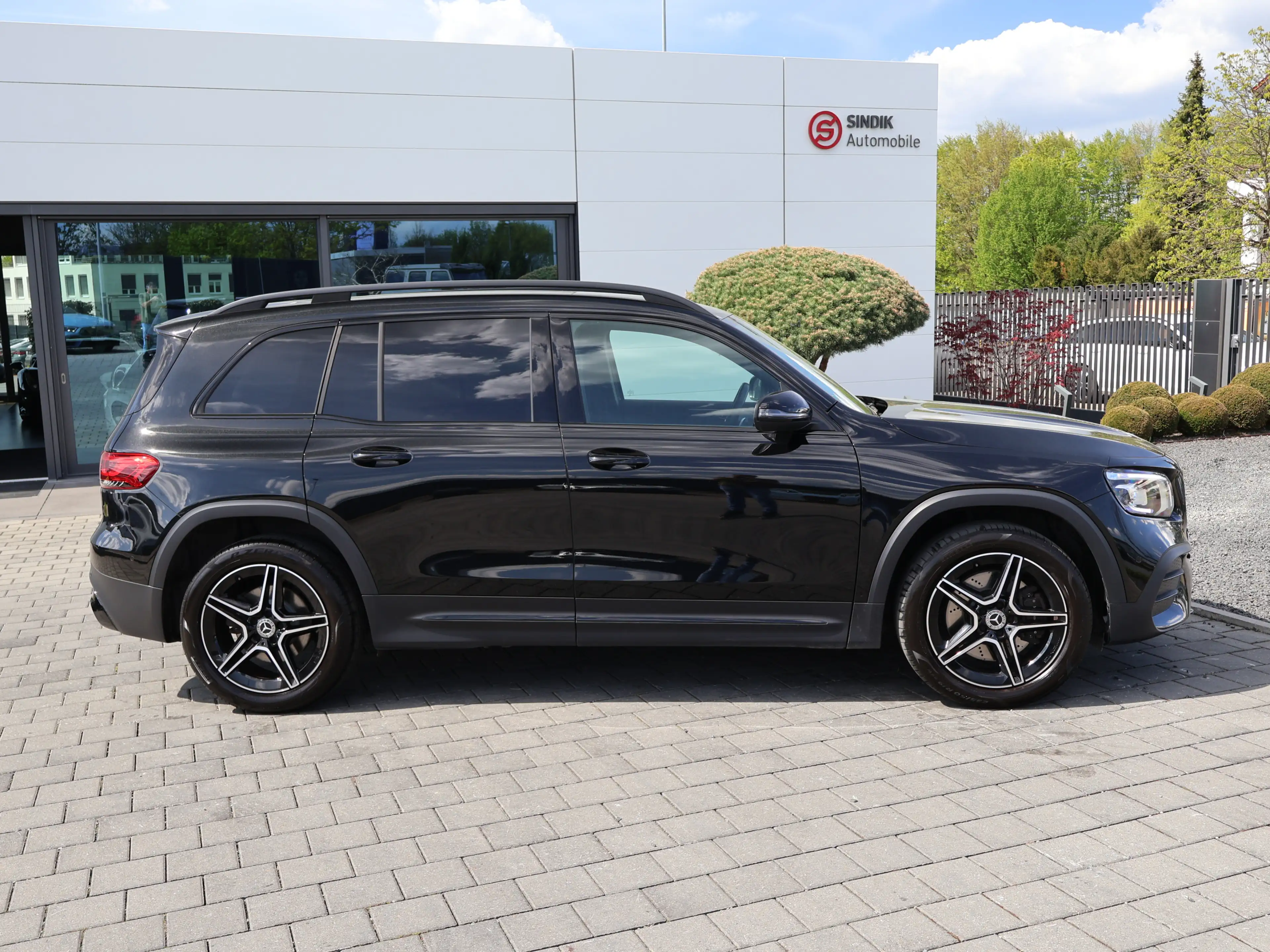 Mercedes-Benz GLB 220 d AMG-NightP.-Distronic-AHK-Kamera-Ambie — photo 10
