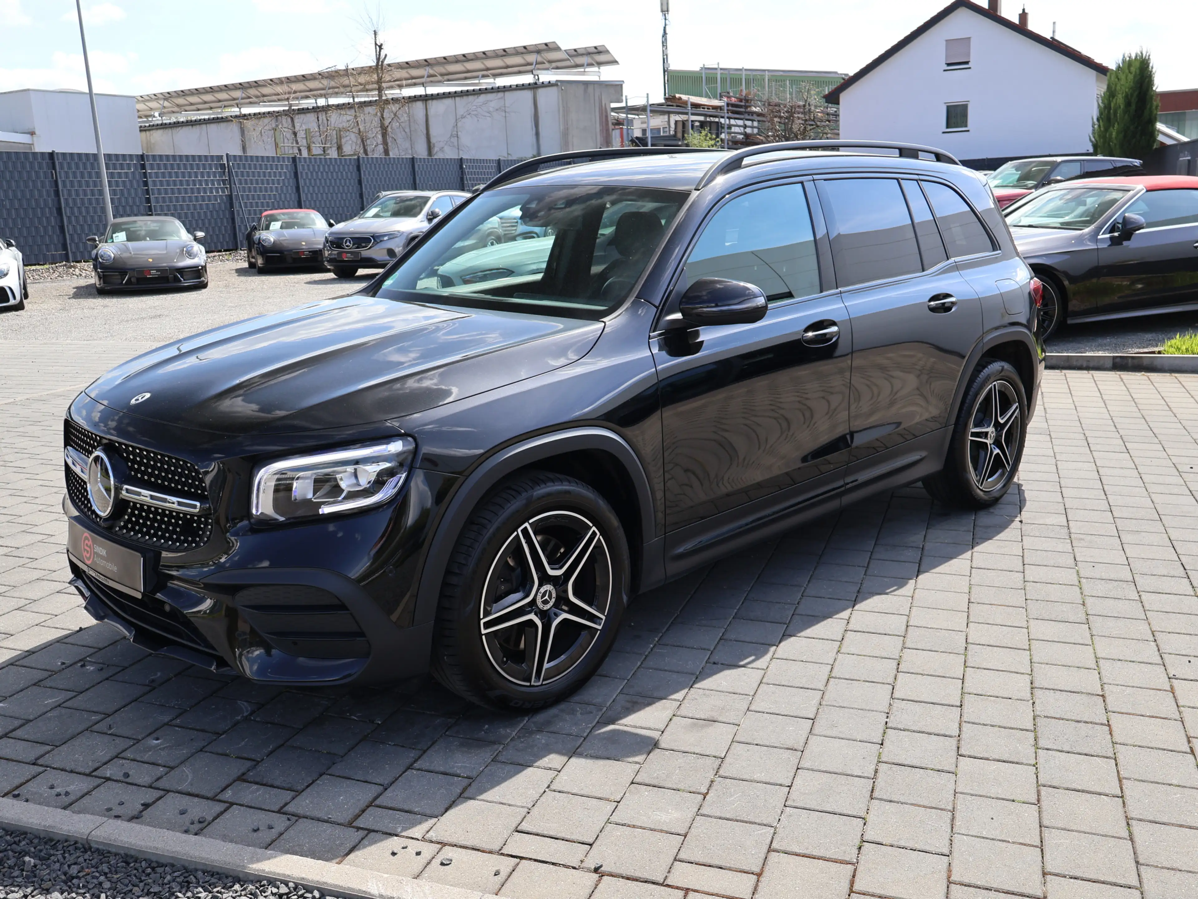 Mercedes-Benz GLB 220 d AMG-NightP.-Distronic-AHK-Kamera-Ambie — photo 5