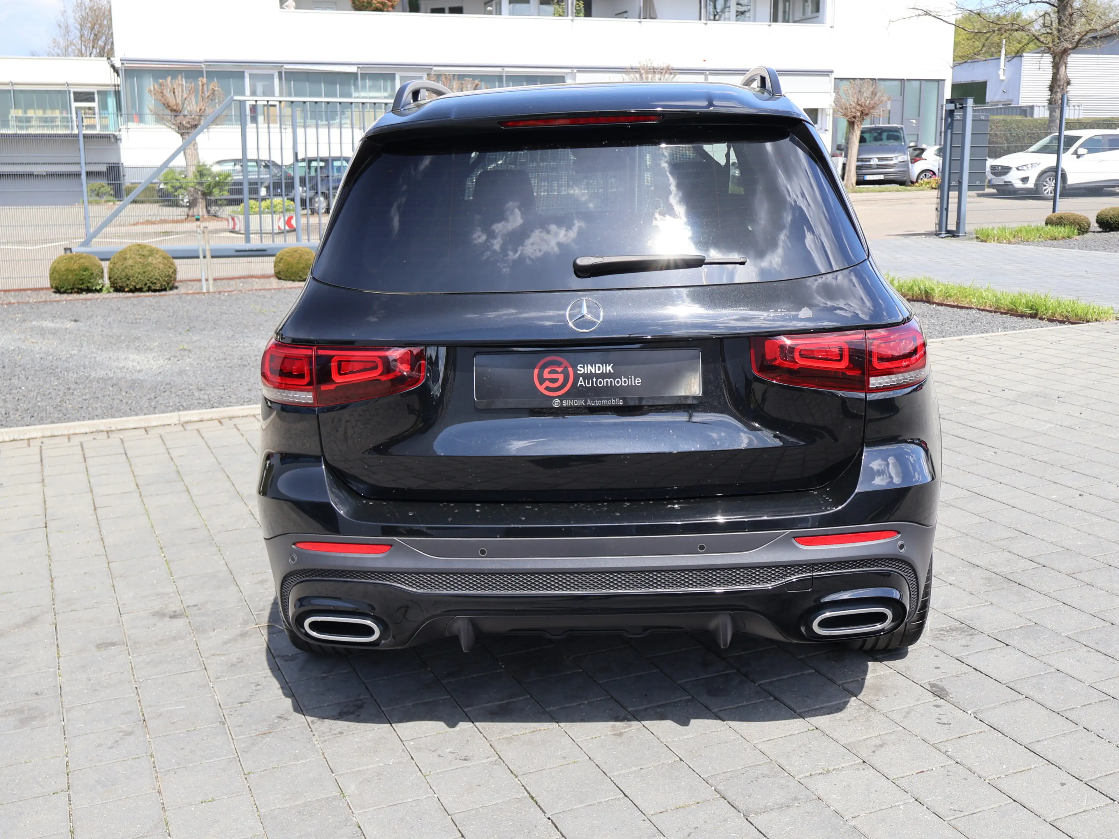 Mercedes-Benz GLB 220 d AMG-NightP.-Distronic-AHK-Kamera-Ambie — photo 8