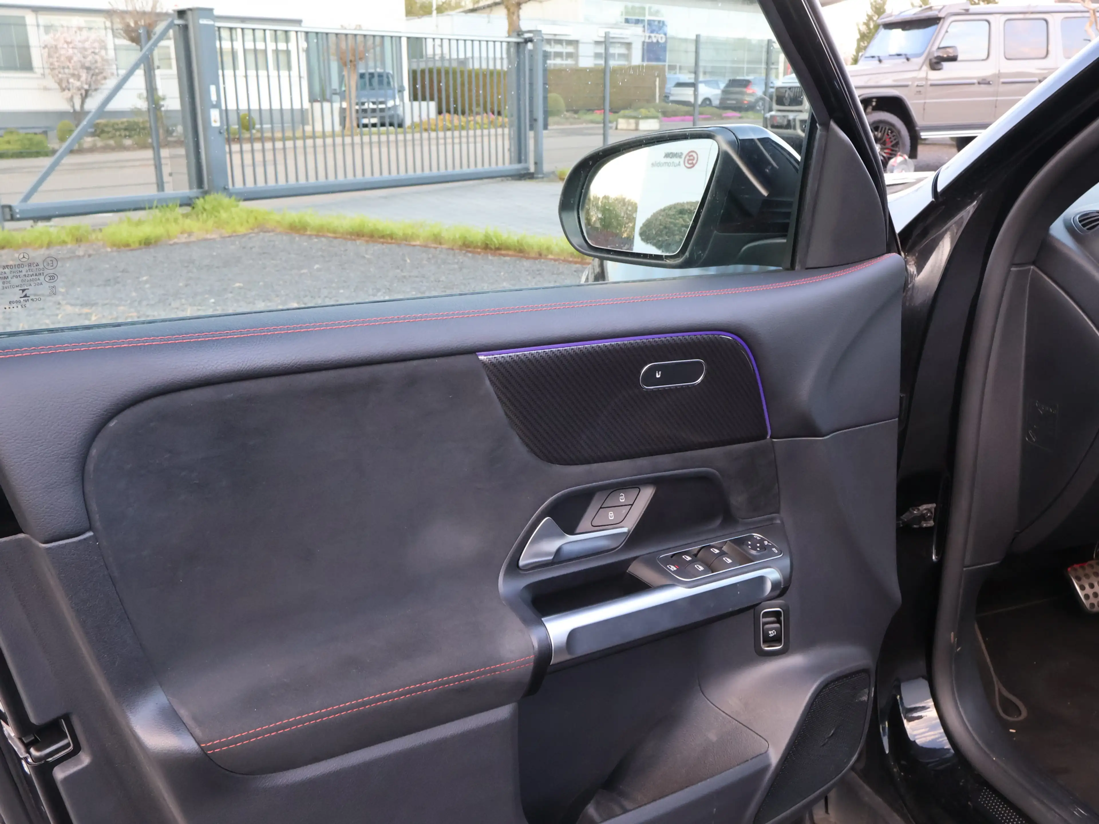 Mercedes-Benz GLB 220 d AMG-NightP.-Distronic-AHK-Kamera-Ambie — photo 11