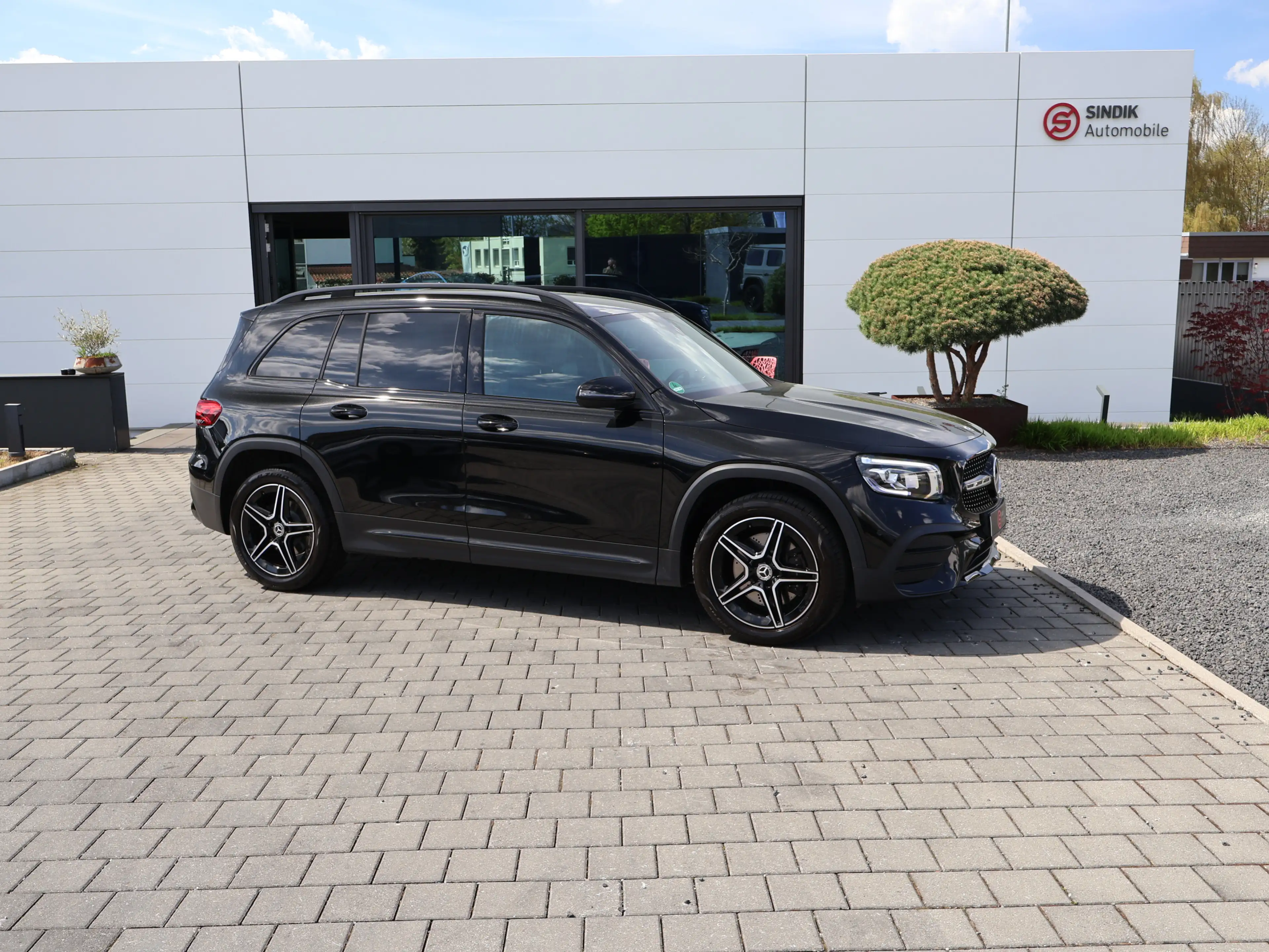 Mercedes-Benz GLB 220 d AMG-NightP.-Distronic-AHK-Kamera-Ambie — photo 2