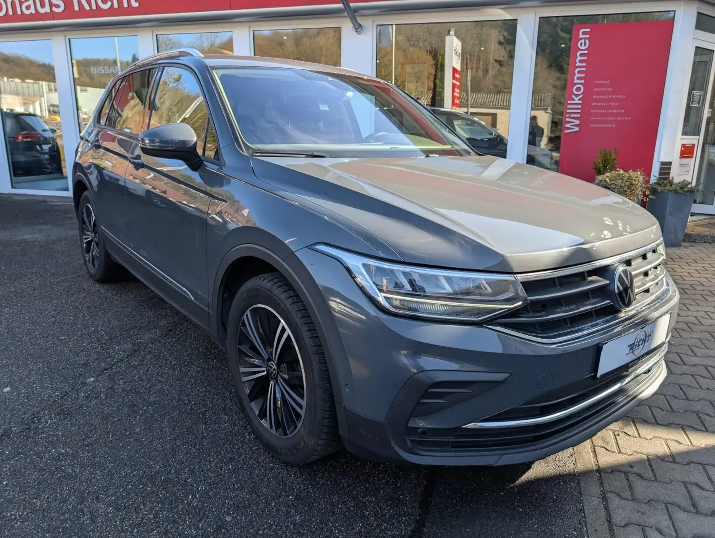Volkswagen Tiguan 1.5TSI Active Navi Kamera LED LHZ DAB Gri - 2