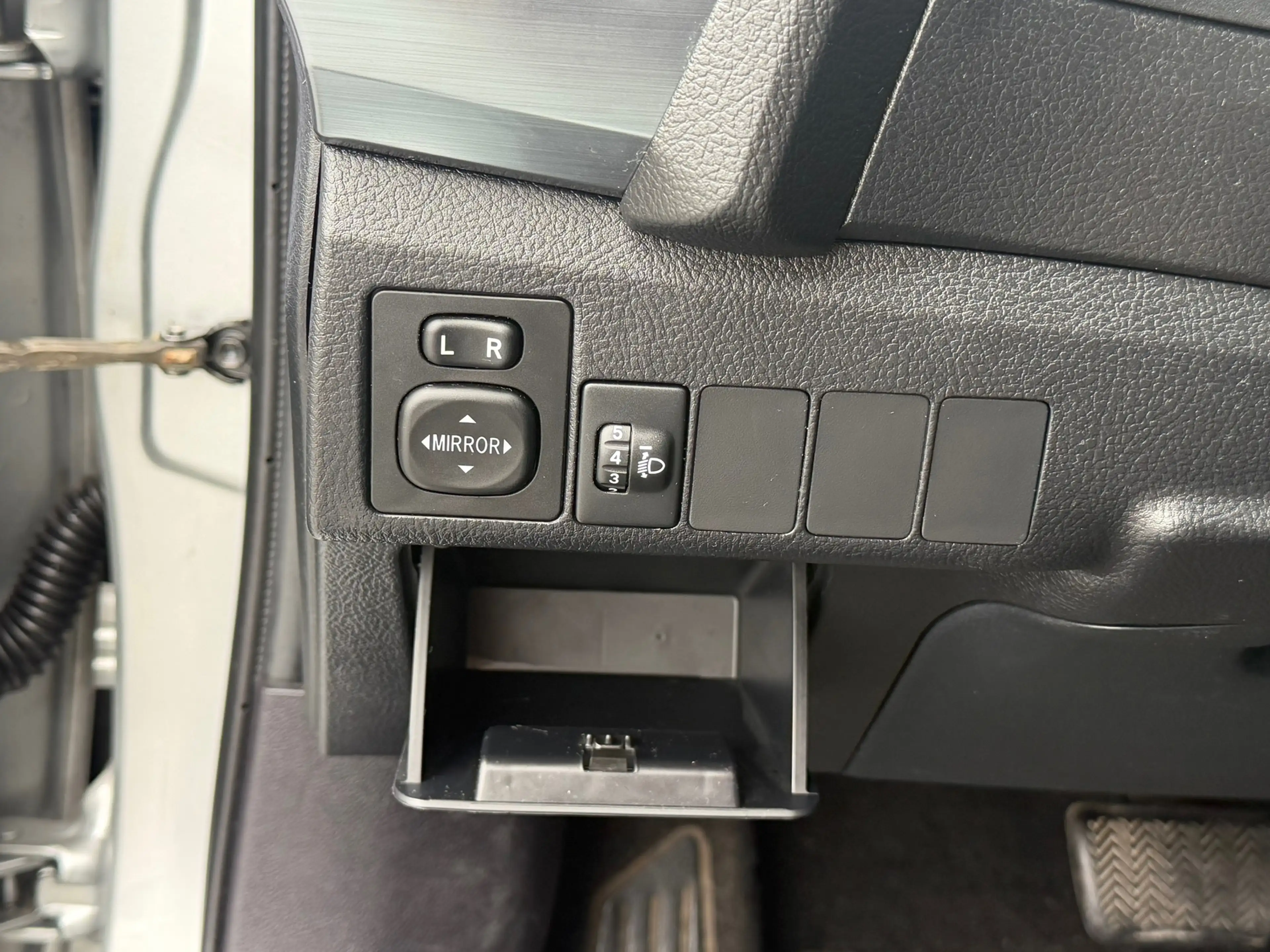 Toyota Auris 1.8 Hybrid Lease/hybride/automaat/airco/cruise/cam — photo 13
