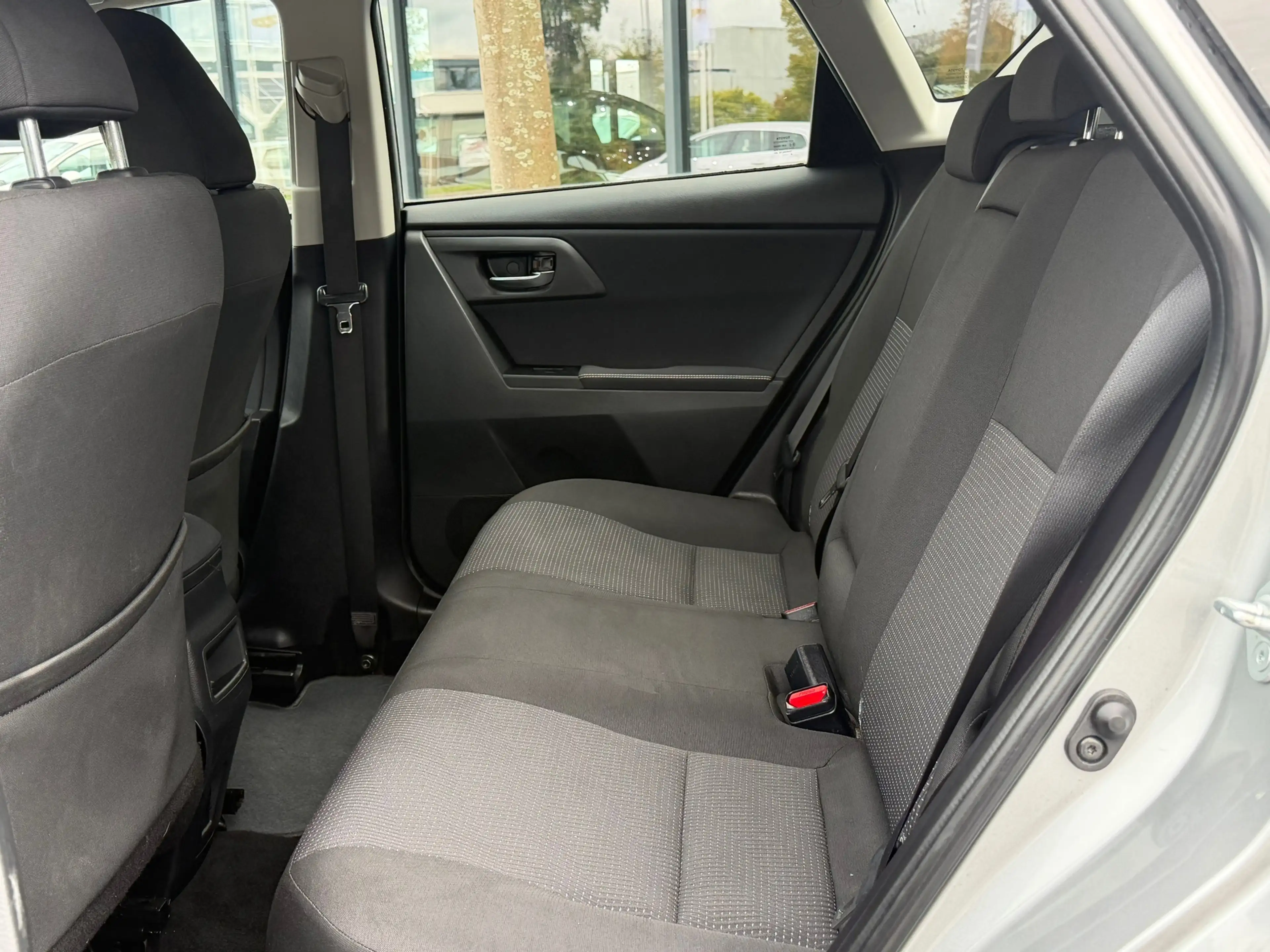 Toyota Auris 1.8 Hybrid Lease/hybride/automaat/airco/cruise/cam — photo 9