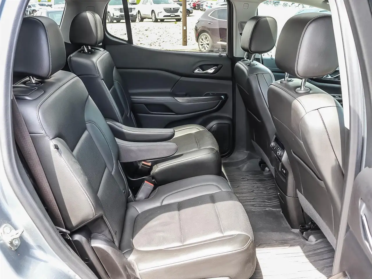 GMC Acadia снимка GMC Acadia