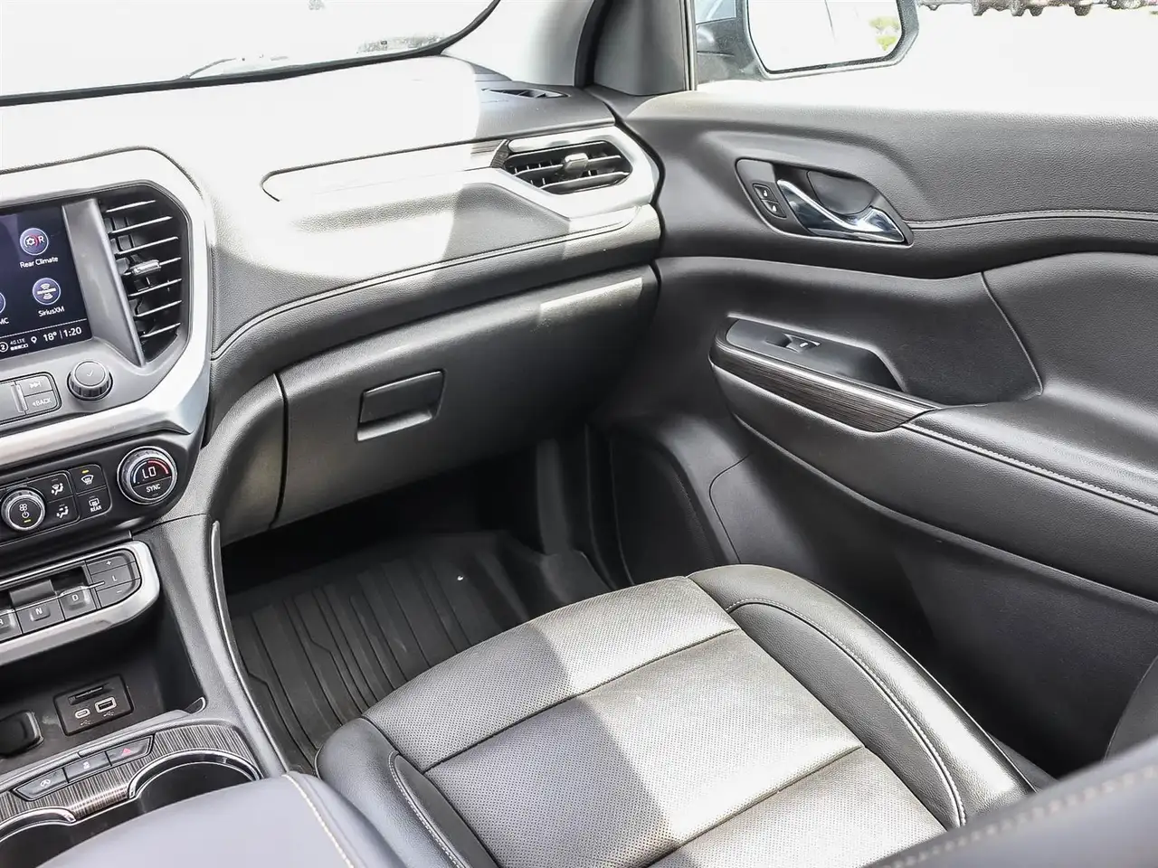 GMC Acadia снимка GMC Acadia