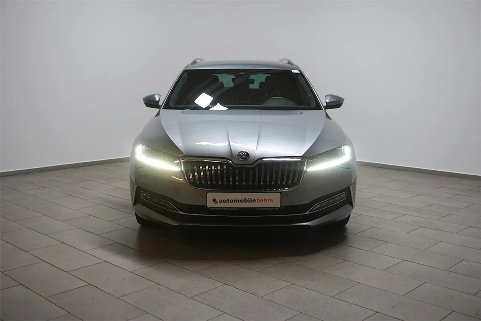 Skoda Superb 2.0TSI DSG L&K 4x4 Virtual AHK Navi Grau - 2