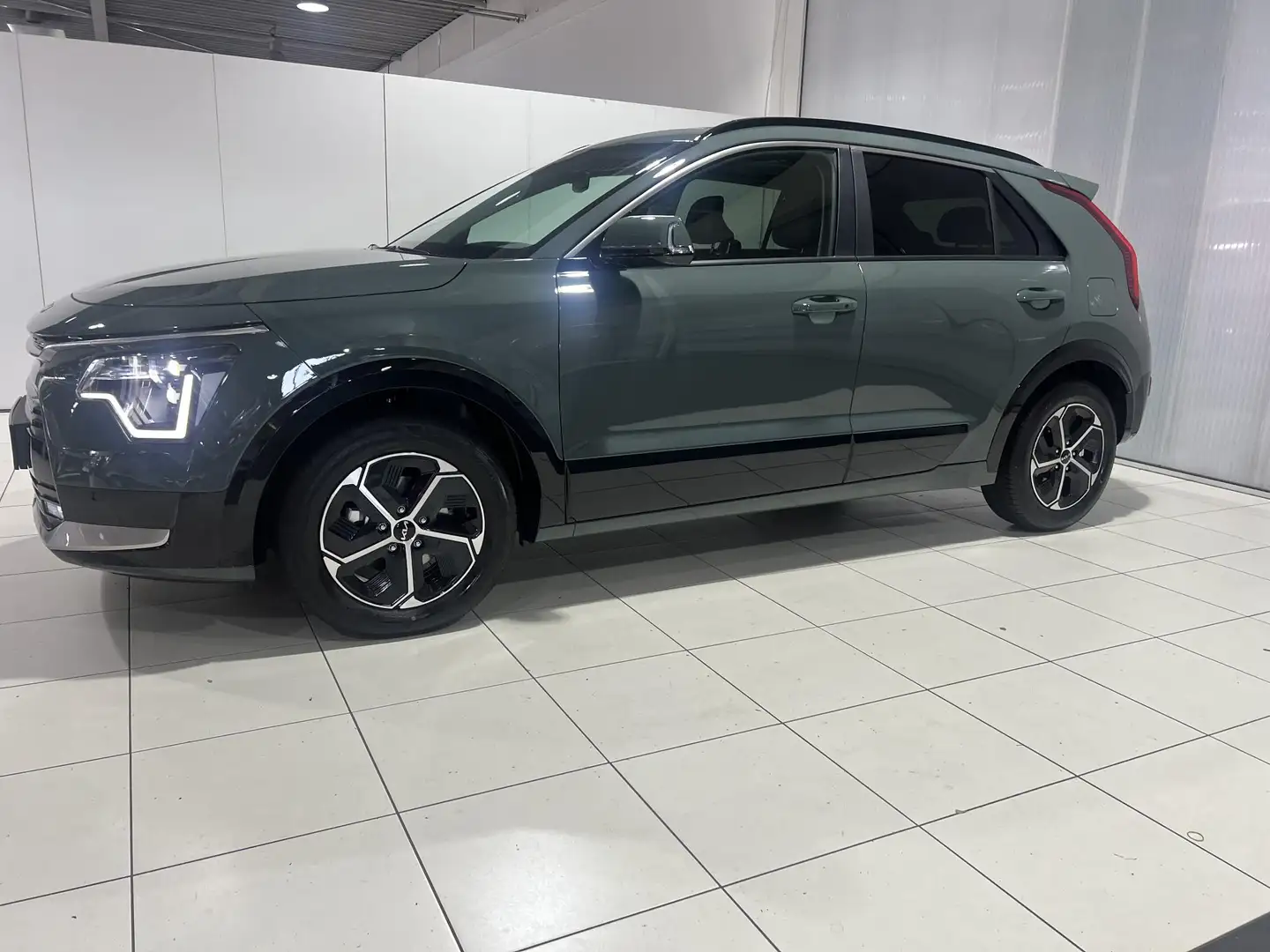 Kia Niro 1.6 GDi Hybrid DynamicPlusLine , Uitvoorraad Lever Groen - 2