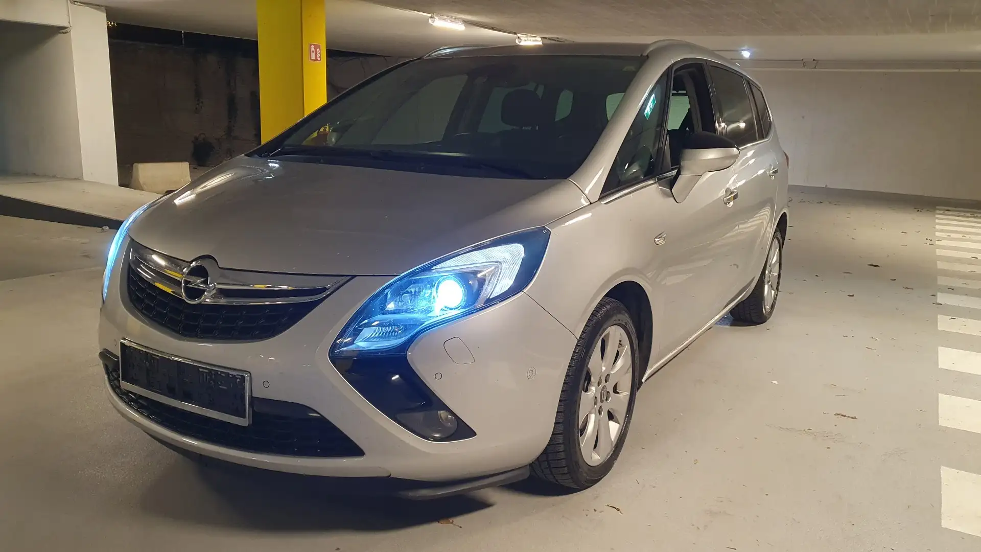 Opel Zafira Tourer 2,0 CDTI Sport Tourer *Mit Pickerl* Silber - 1