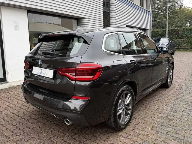 BMW X3 view 5