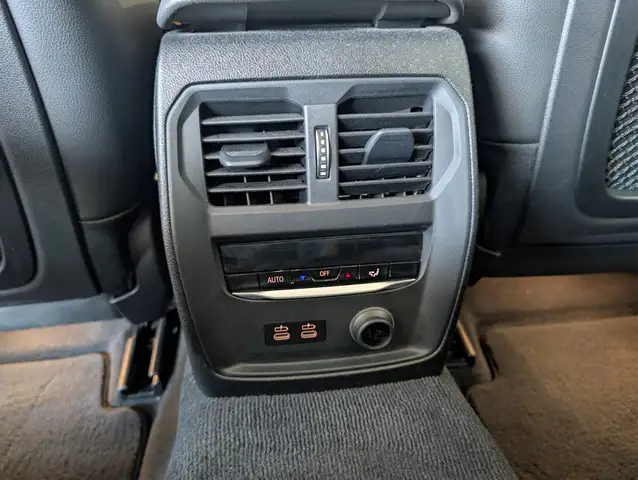 BMW 3 Series view 23