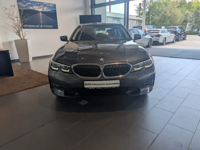 BMW 3 Series view 12