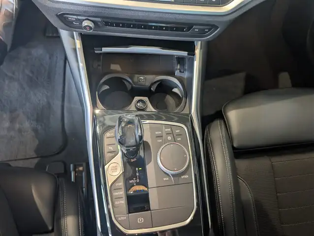 BMW 3 Series view 20