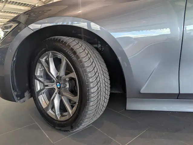 BMW 3 Series view 3