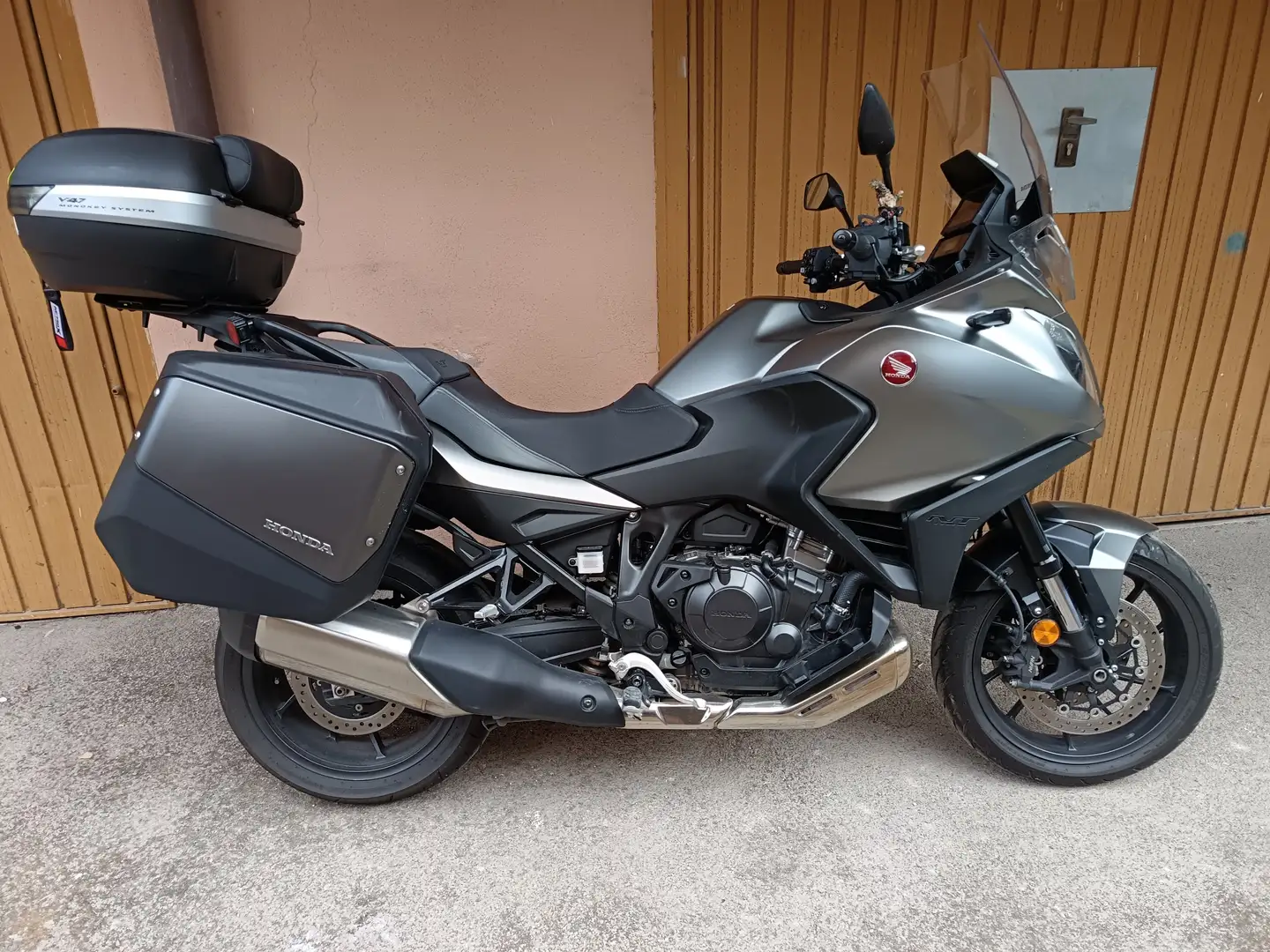 Honda NT 1100 Cambio meccanico Šedá - 1