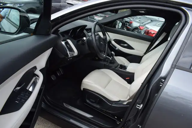 Jaguar E-Pace view 4