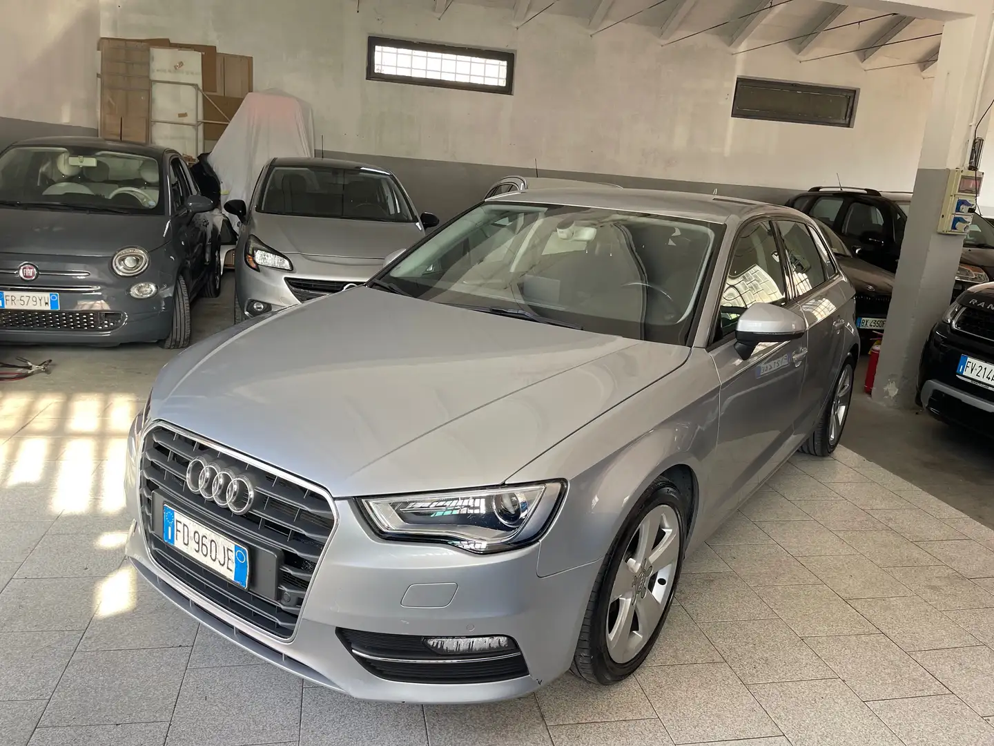 Audi A3 A3 Sportback 1.6 tdi Ambition 110cv E6 Plateado - 1