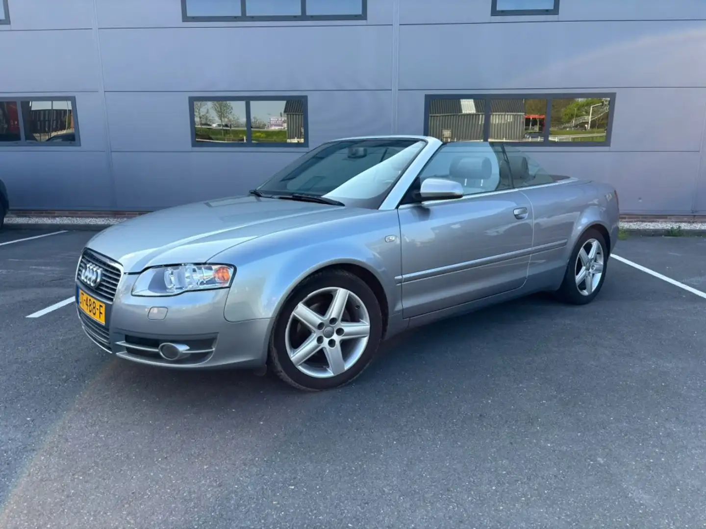 Audi A4 Cabriolet 2.0 TDI Grijs - 1