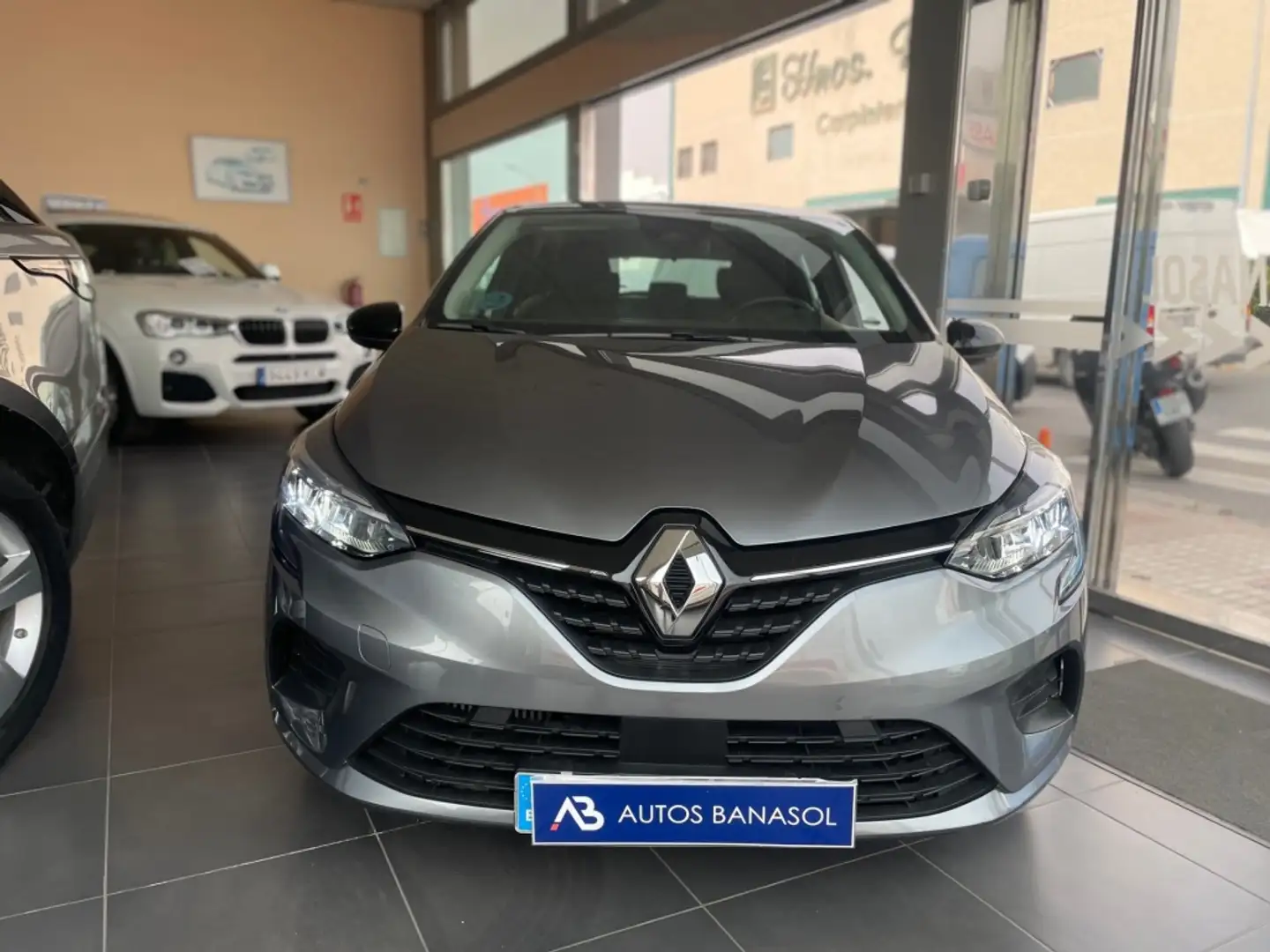 Renault Clio TCe Equilibre 67kW Gris - 1