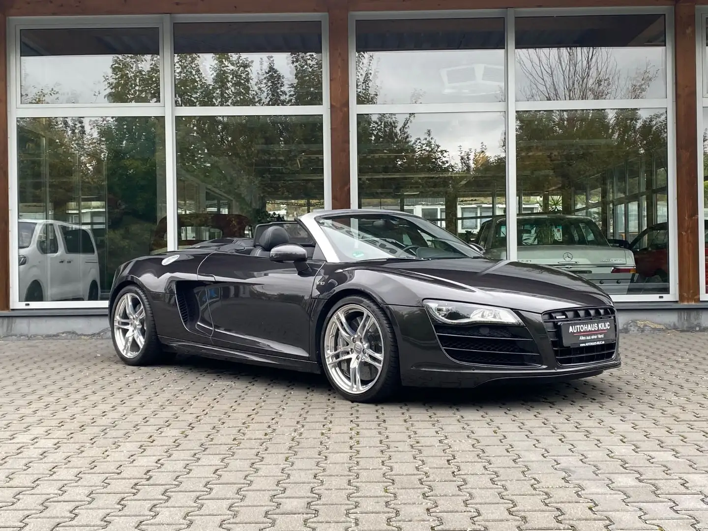 Audi R8 5.2 FSI V10 quattro Spyder Schaltgetriebe Grau - 1