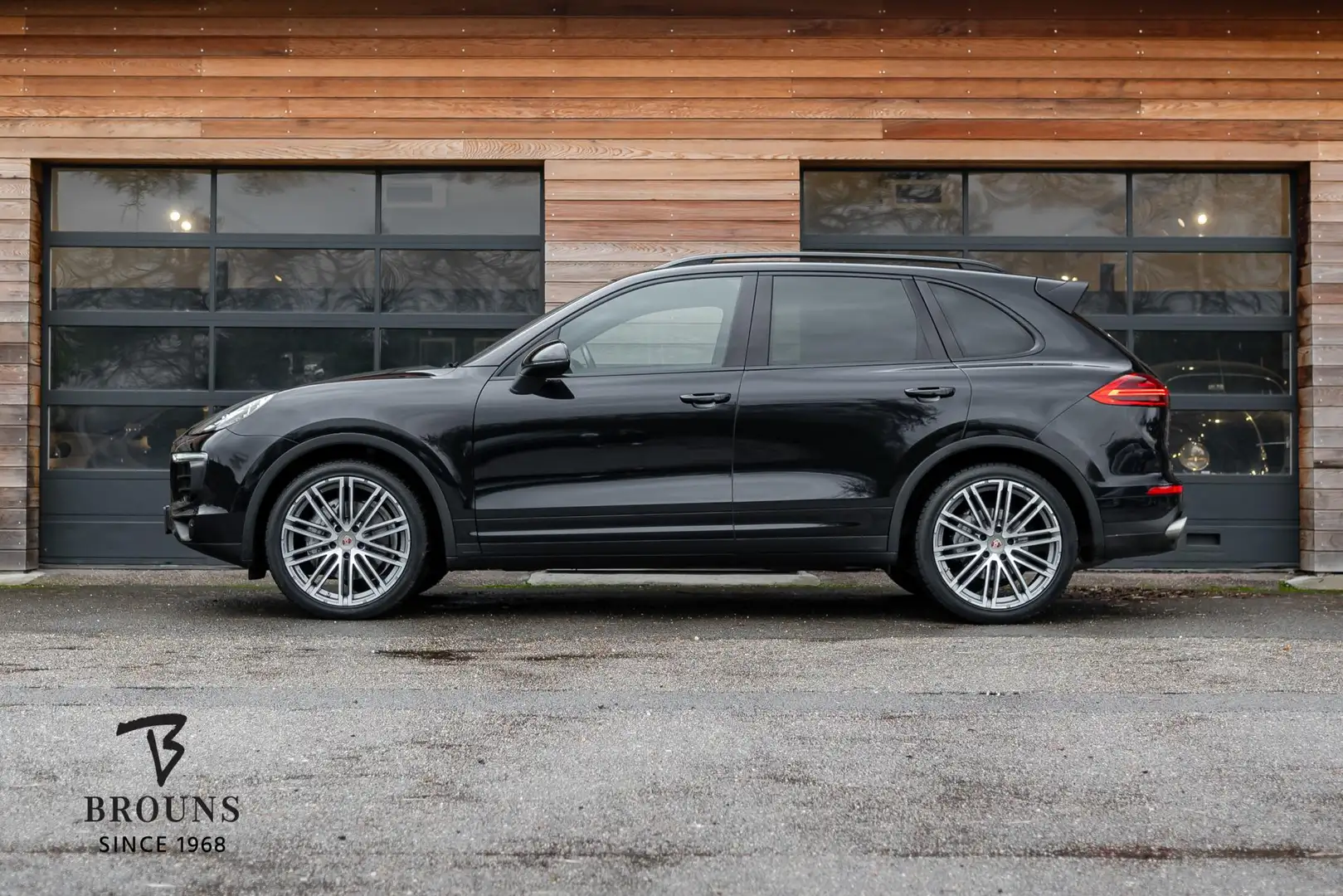 Porsche Cayenne S 420pk | El. trekh | ACC | Luchtv | Panorama Noir - 2