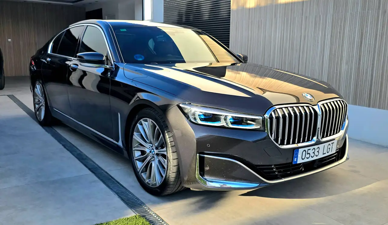 BMW 745
