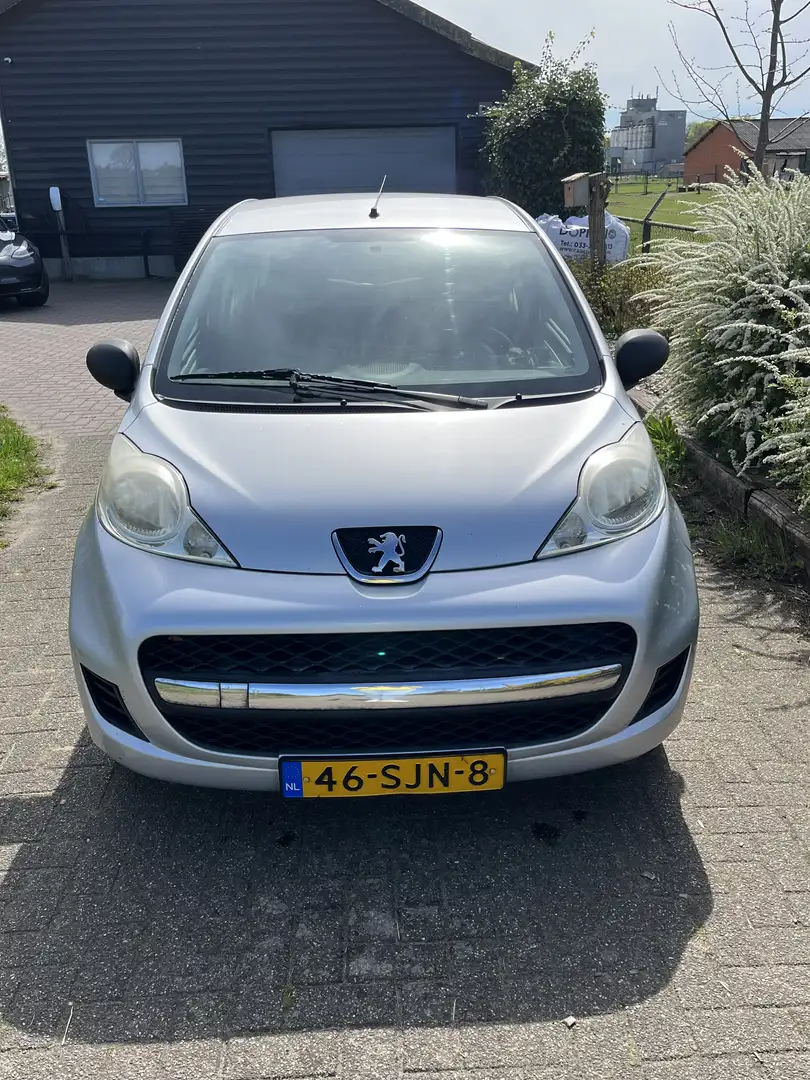 Peugeot 107 1.0-12V XR Grijs - 1