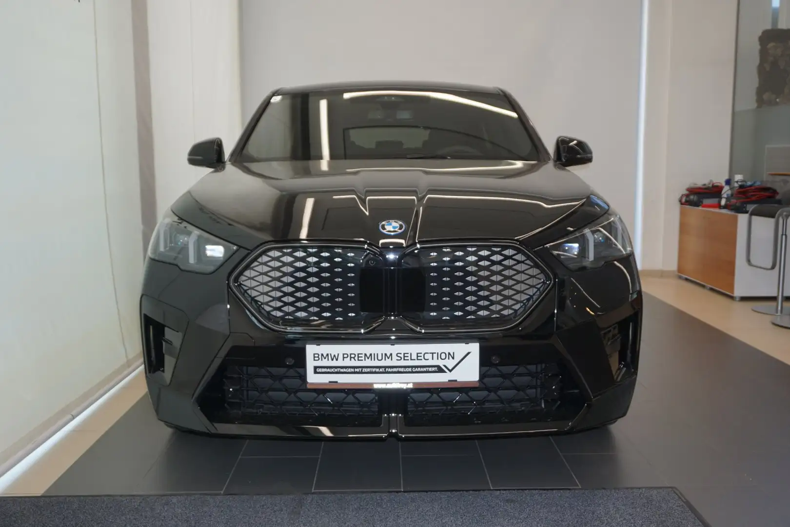 BMW iX2 iX2 xDrive30 Schwarz - 2