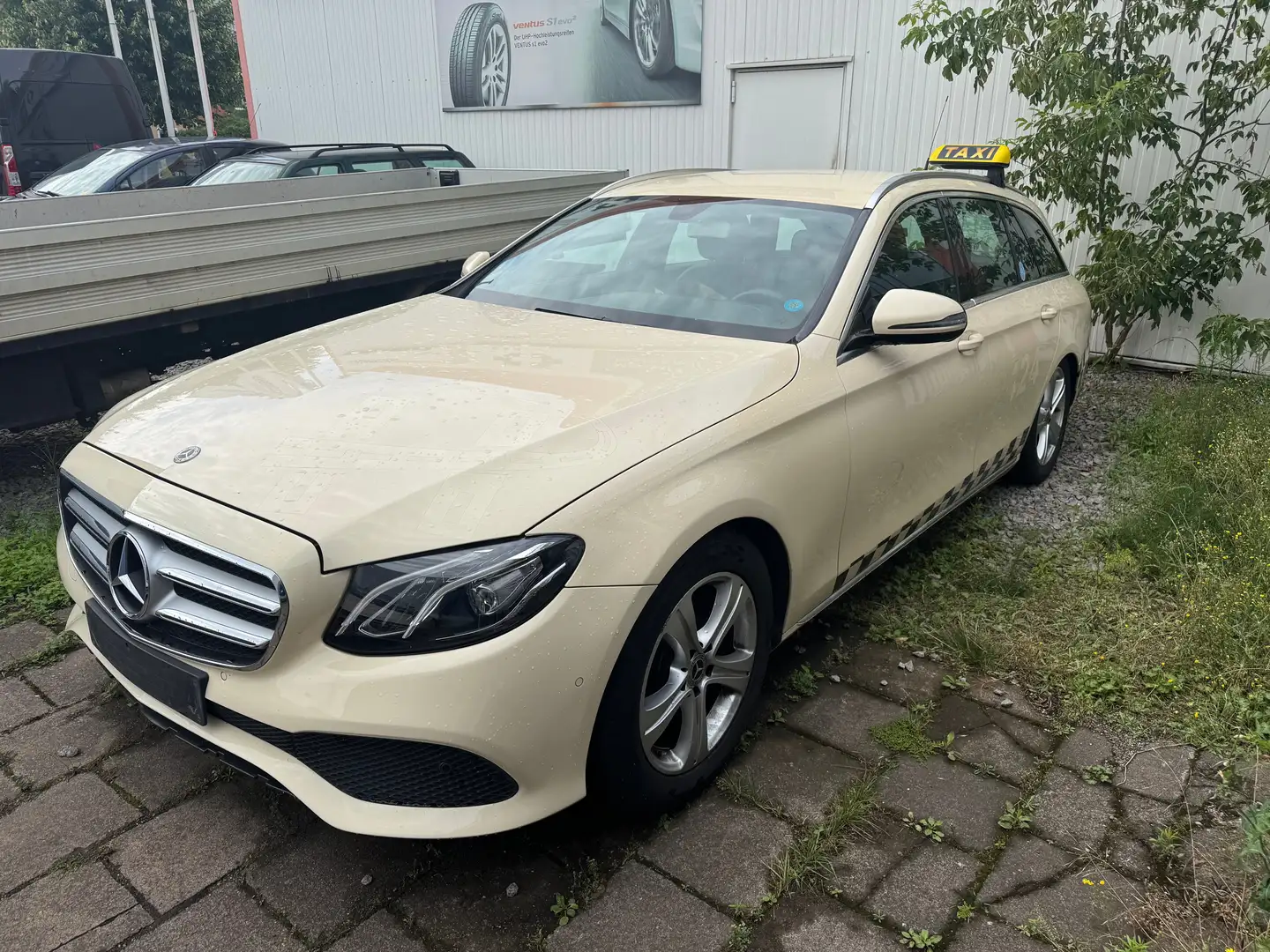 Mercedes-Benz E 200 E 200 d Kurbelwellenschaden Motorschaden Beige - 1