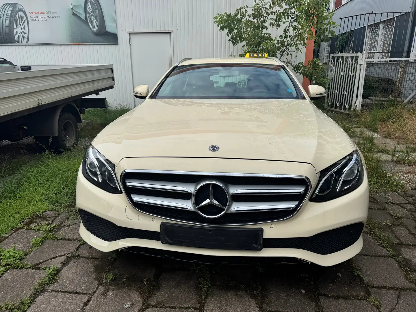 Mercedes-Benz E 200 E 200 d Kurbelwellenschaden Motorschaden Beige - 2