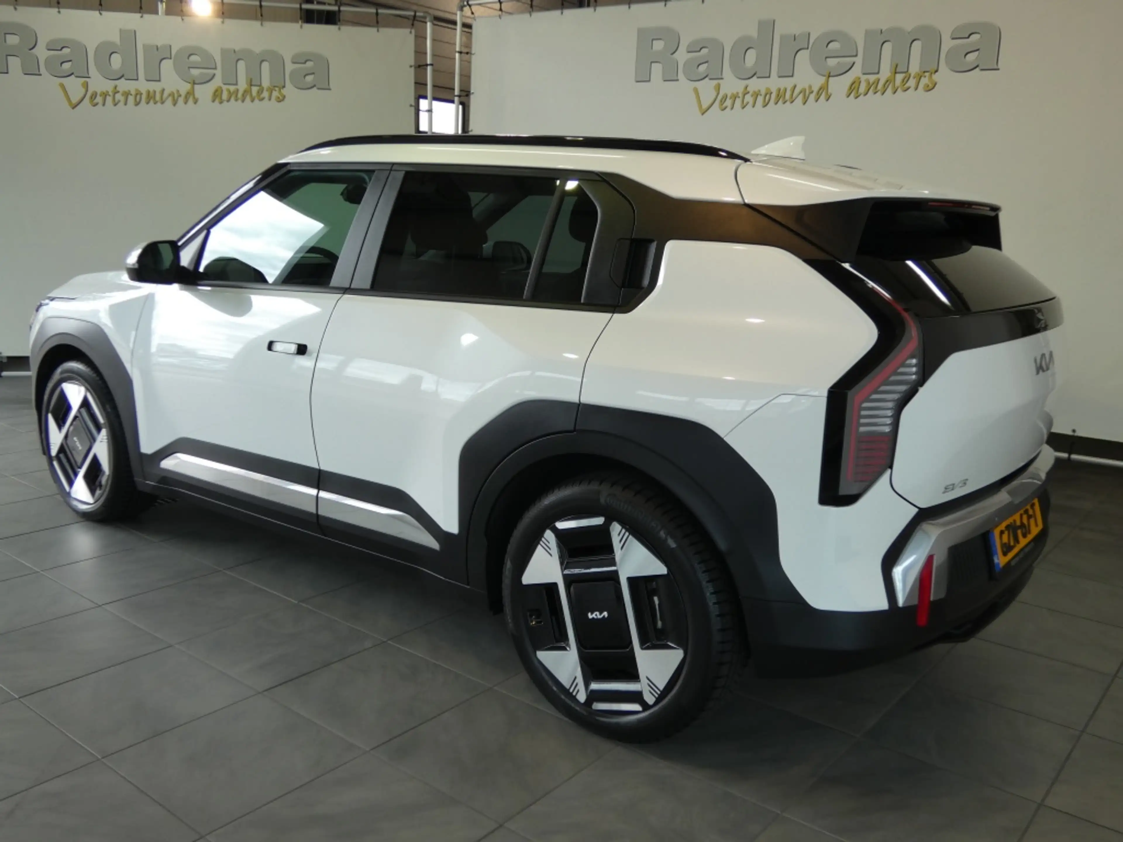 Kia EV3 Plus Adv. 58.3 kWh Sunroof harman kardon leder — photo 3