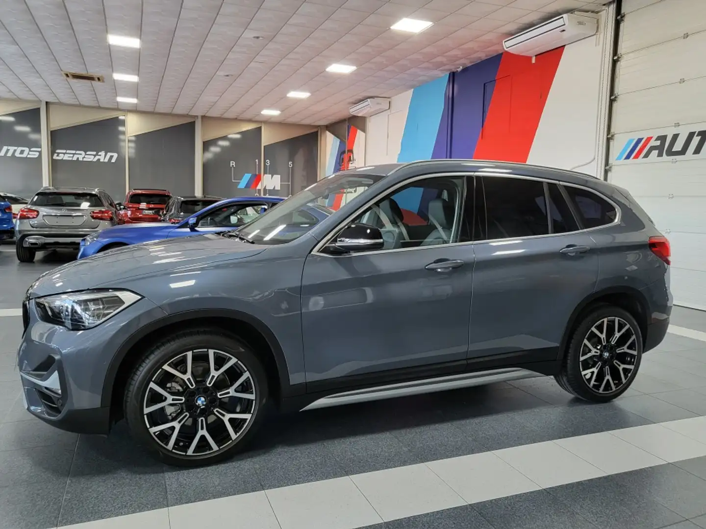 BMW X1 sDrive 18iA Gris - 2