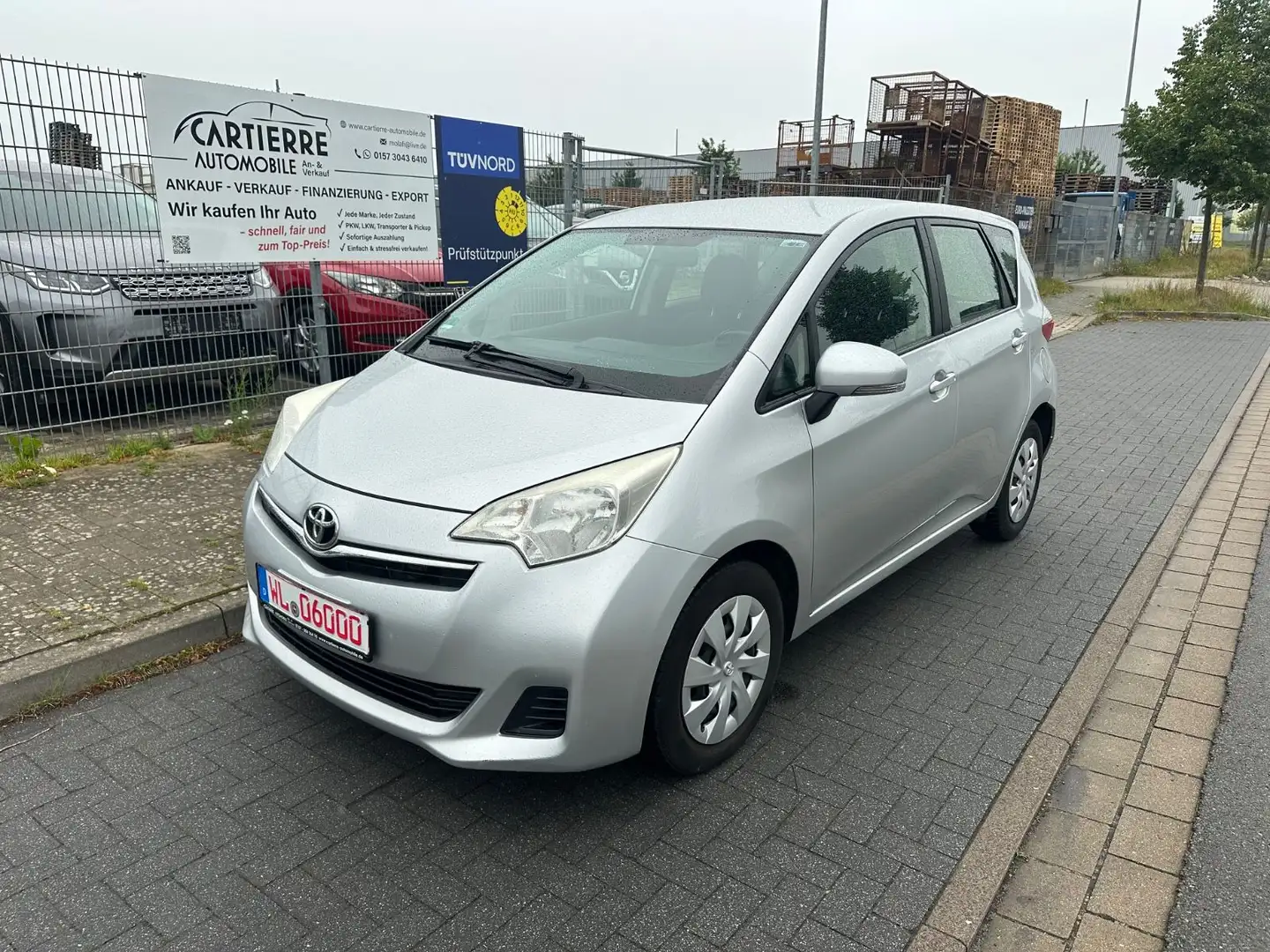 Toyota Verso-S Life *NAVI*RFK*MFL*6-GANG* Grau - 1