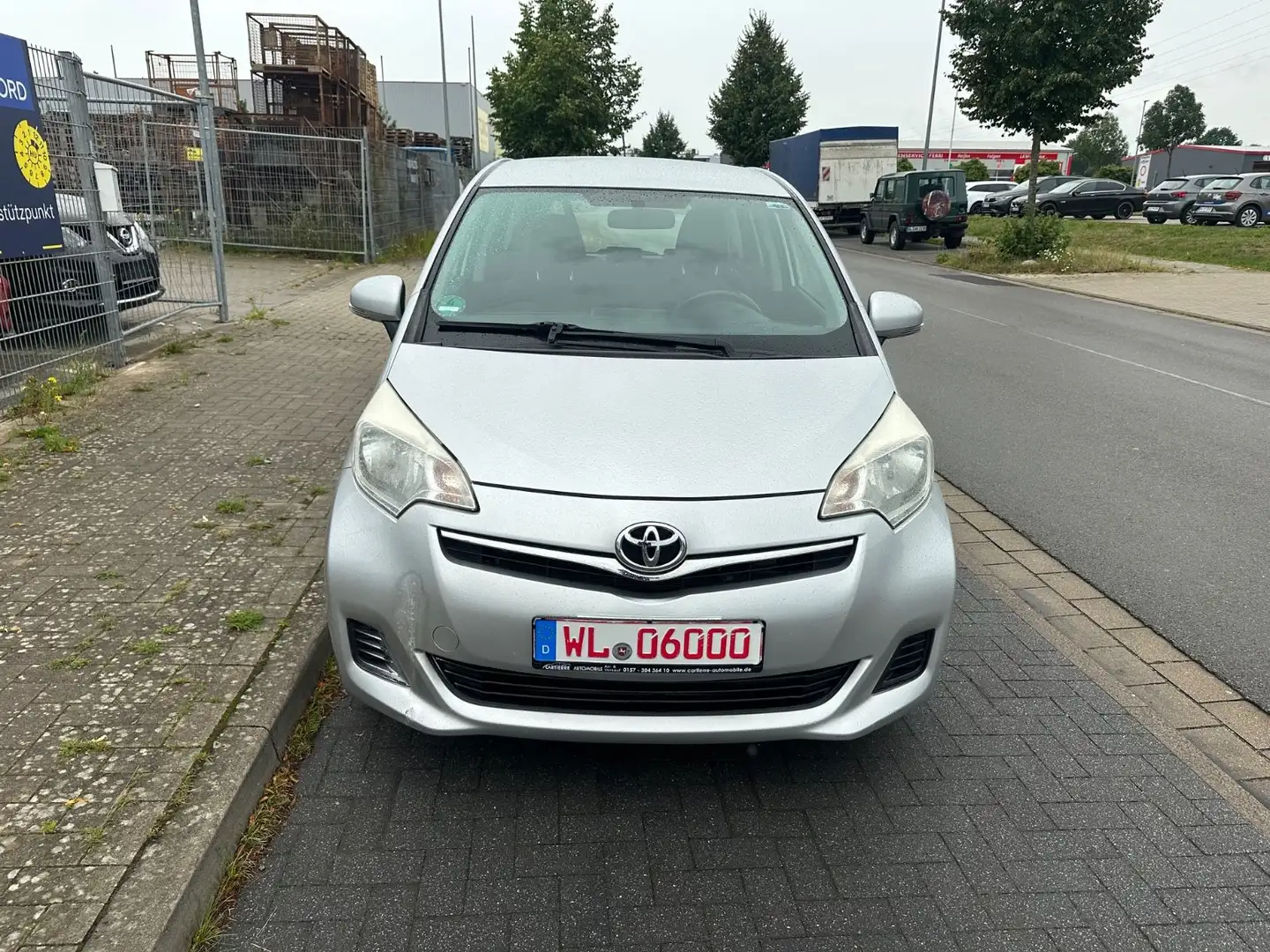 Toyota Verso-S Life *NAVI*RFK*MFL*6-GANG* Grau - 2