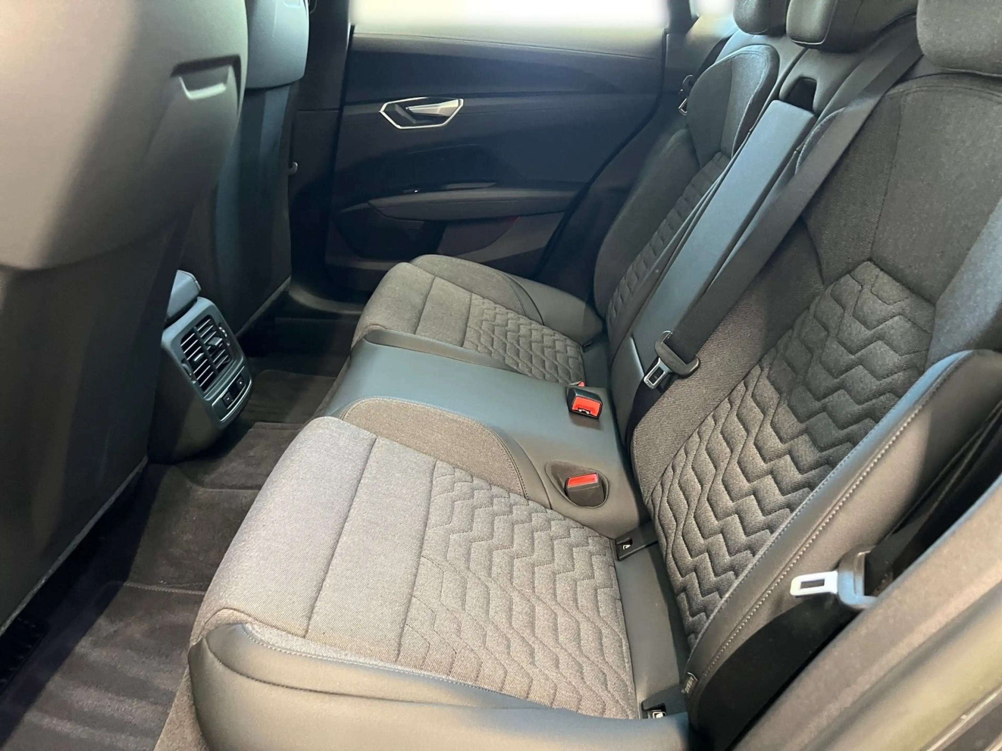 Audi e-tron GT Navi Pano HuD Matrix-LED PDC S — photo 10