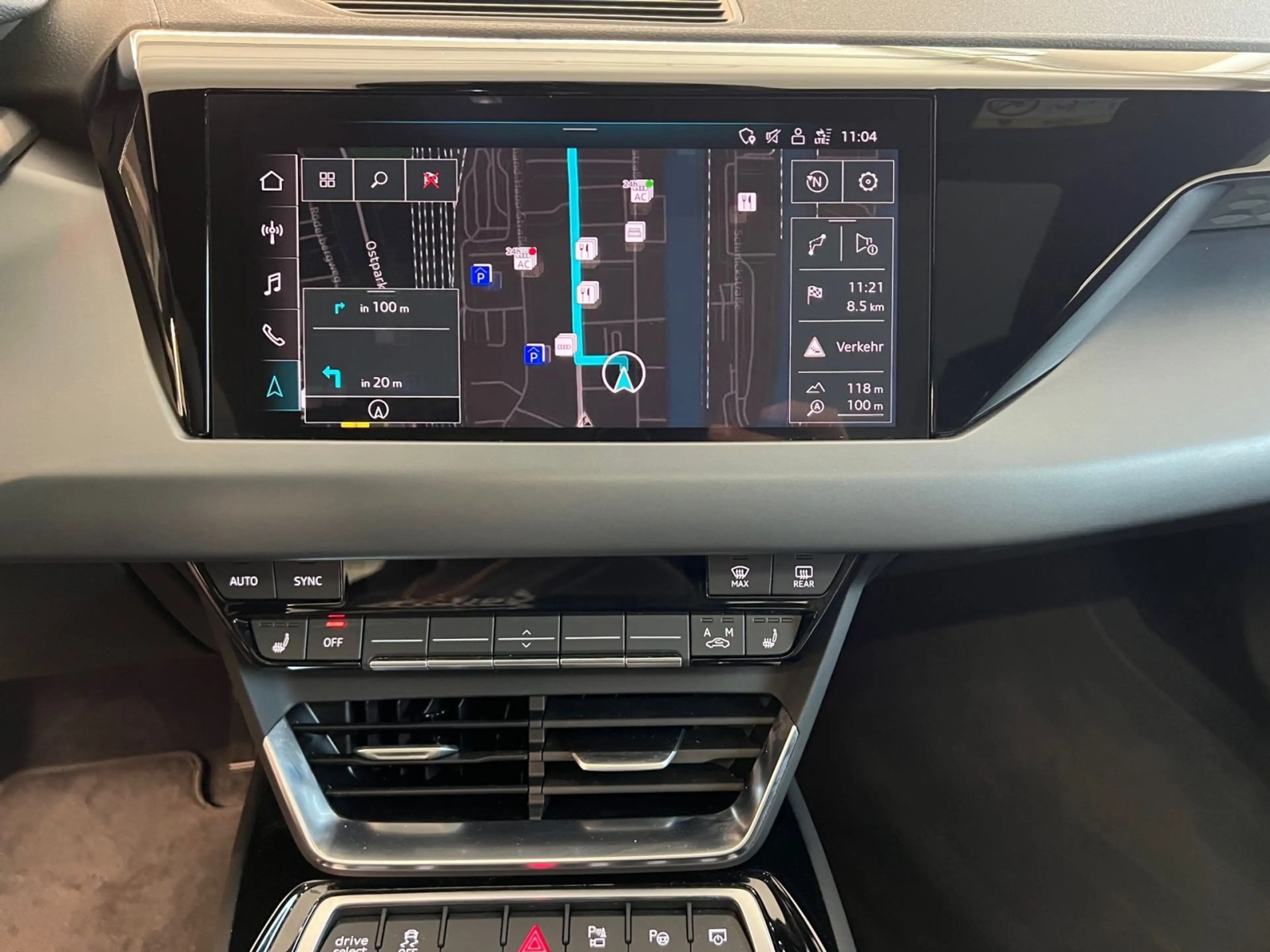 Audi e-tron GT Navi Pano HuD Matrix-LED PDC S — photo 9