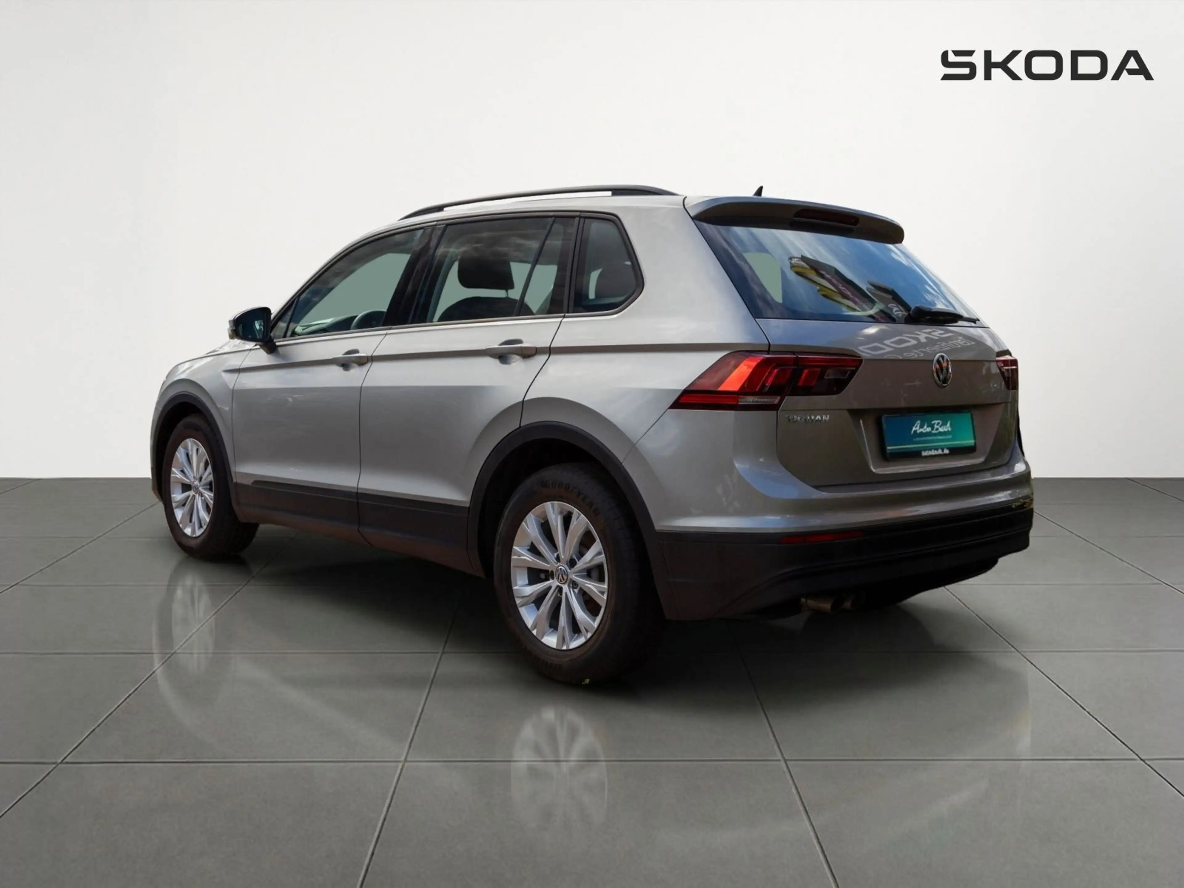 Volkswagen Tiguan Trendline 1.5 TSI Navi LED EPH GRA — photo 6