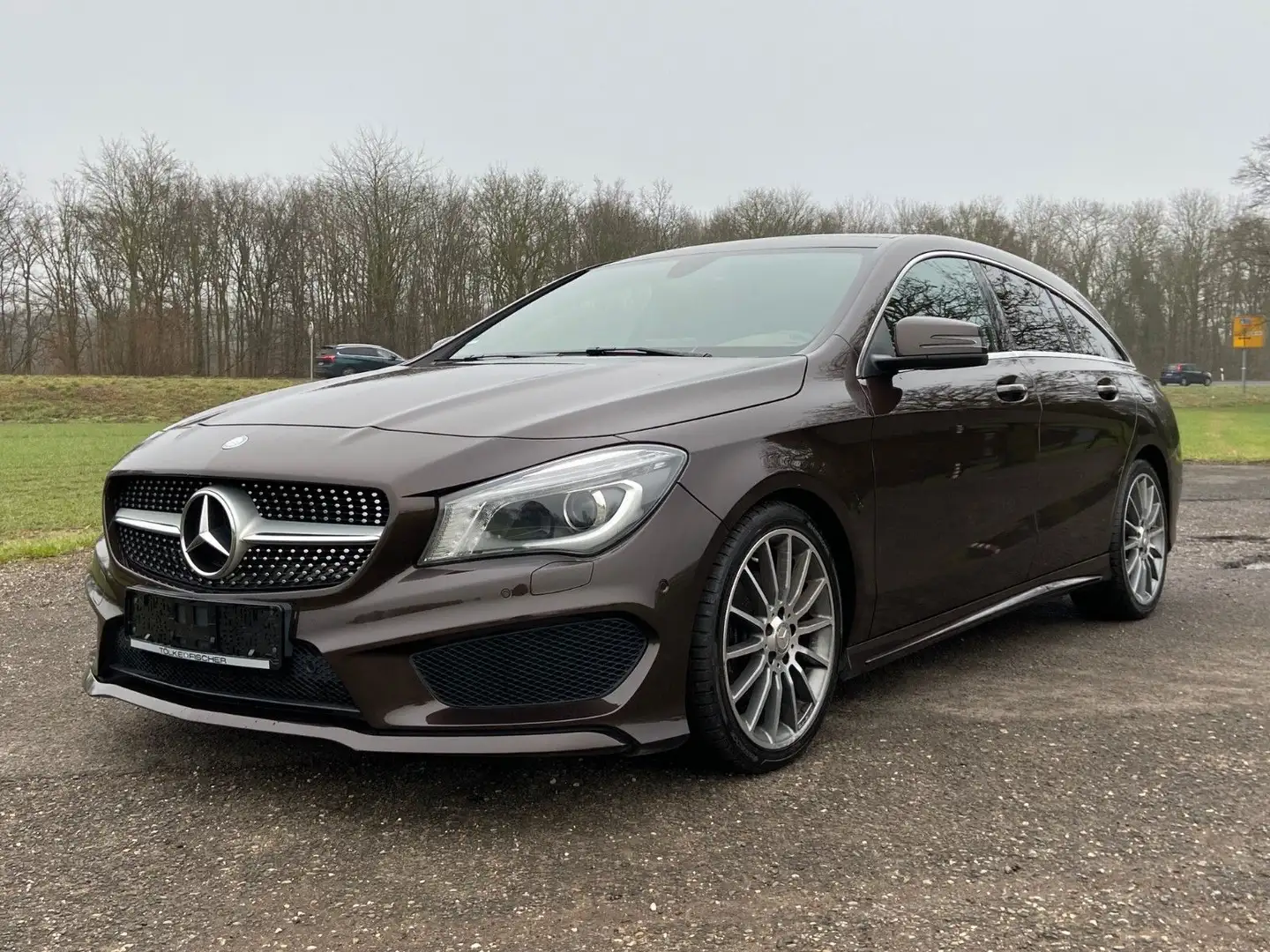 Mercedes-Benz CLA 200 Shooting Brake AMG-Line Kamera Navi Braun - 1