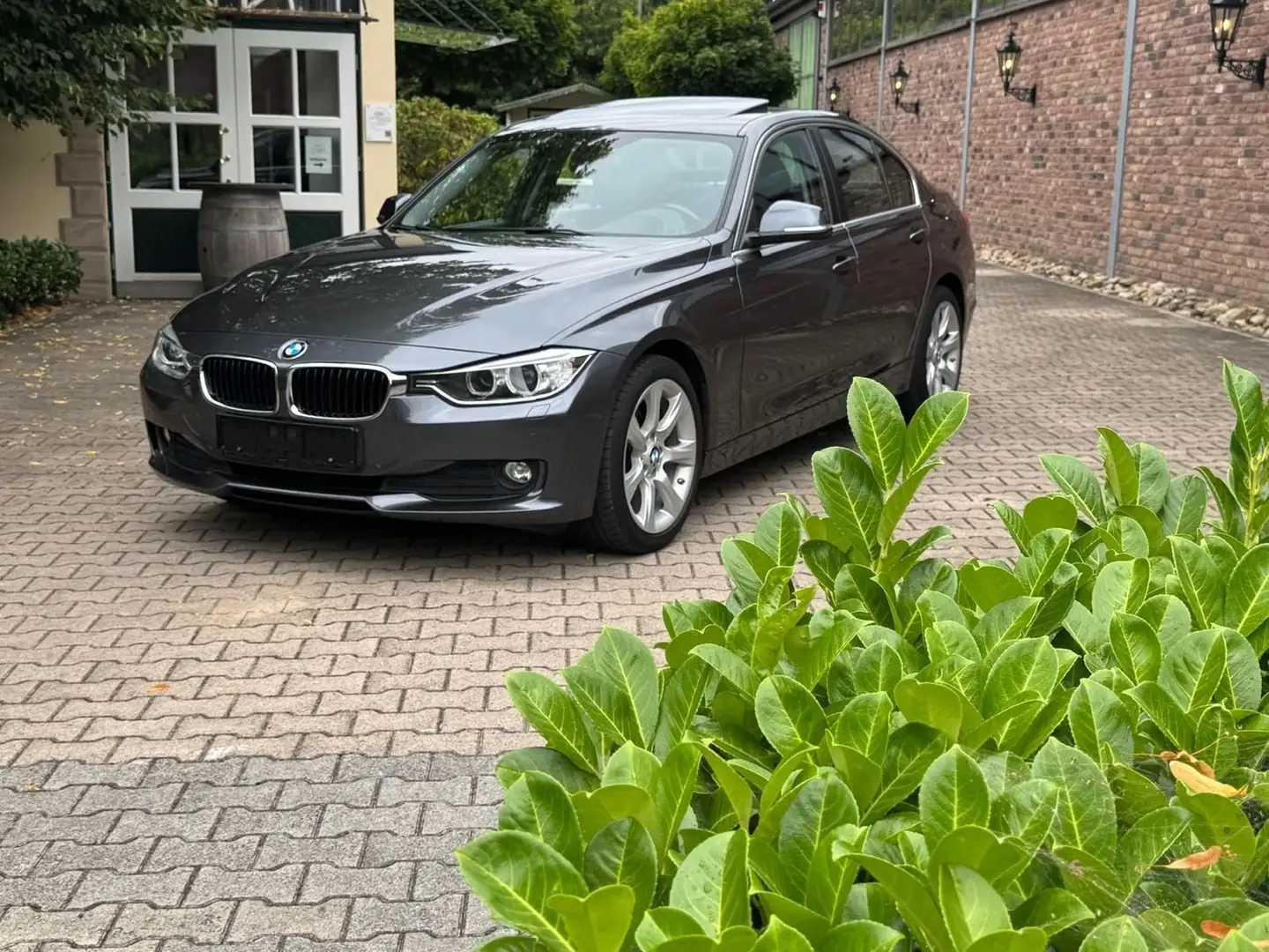 BMW 320 320 d Sitzheiz Multi Freispr. PDC Klima Navi Grau - 1