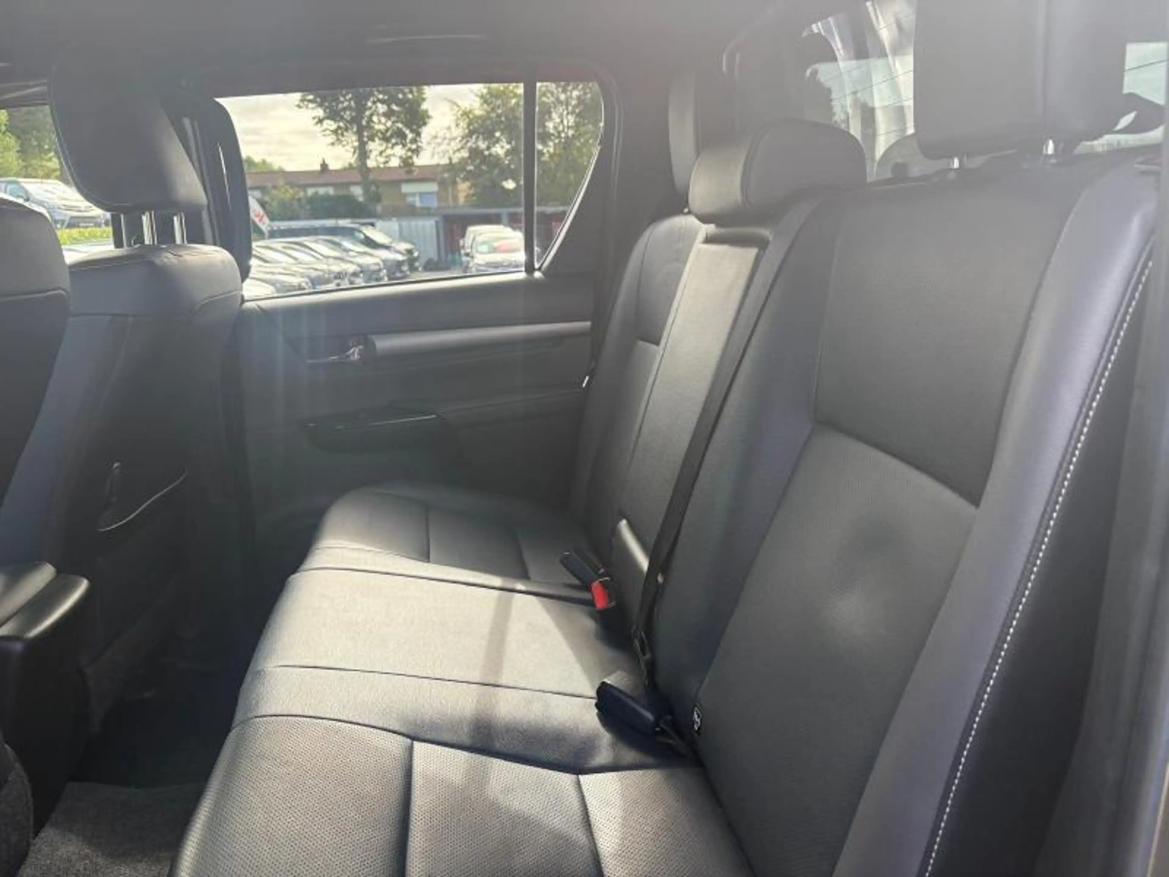 Toyota Hilux Double Cabine INVICIBLE — photo 14