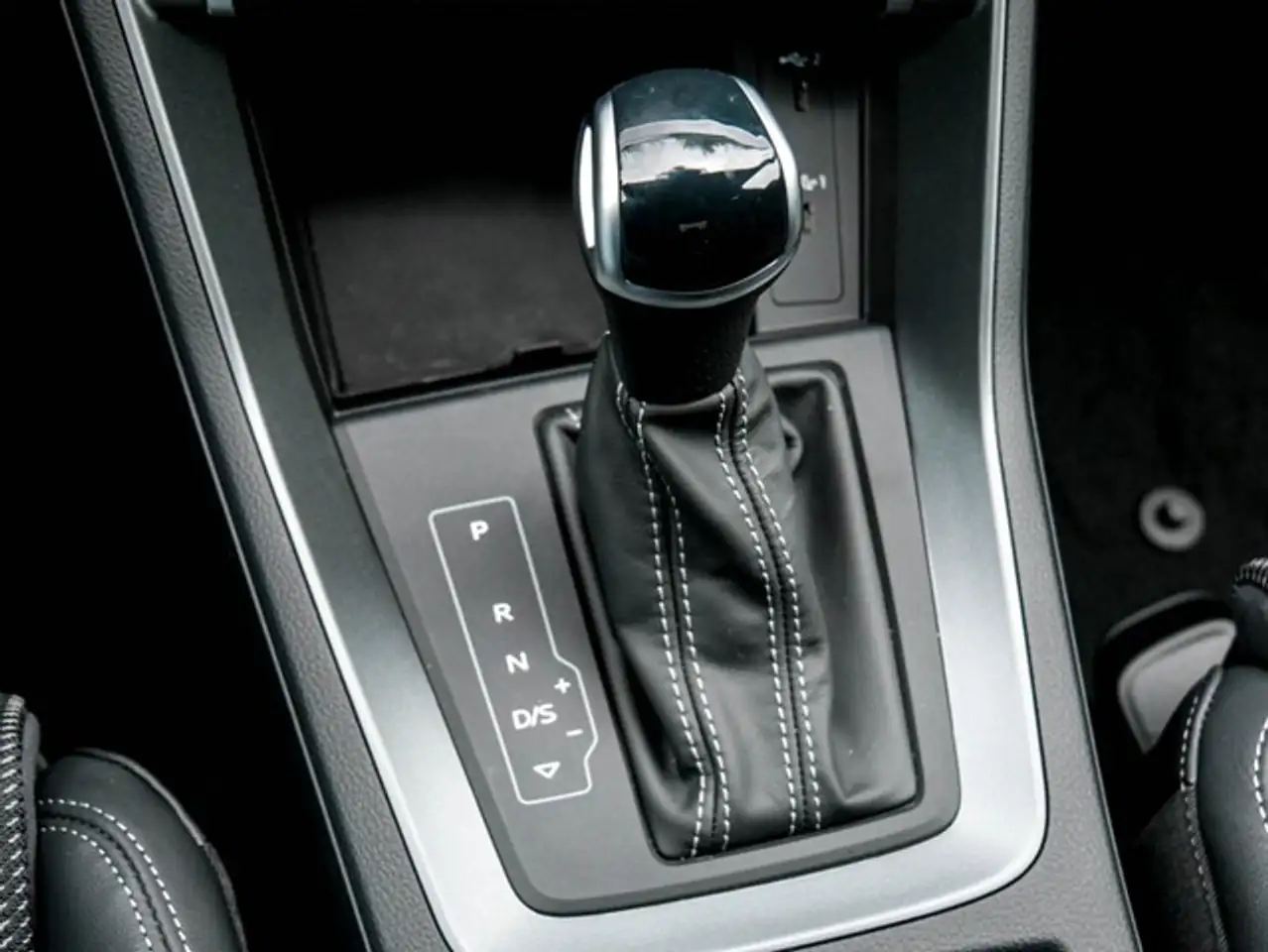 Audi Q3 35 S LINE BLACKPAK AHK CAM ACC LM19 E-KLAPPE 9