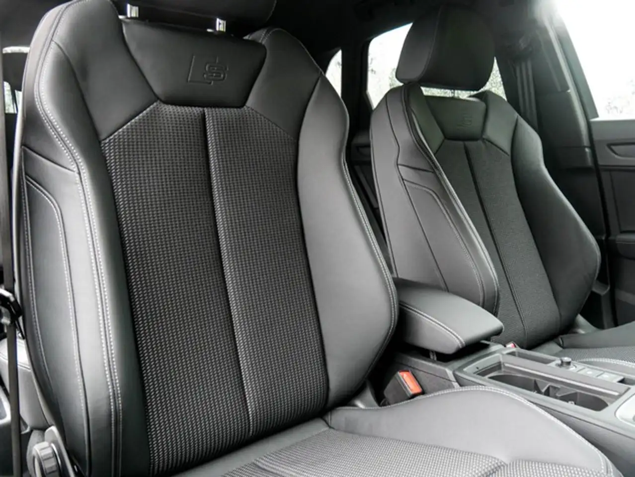 Audi Q3 35 S LINE BLACKPAK AHK CAM ACC LM19 E-KLAPPE 6